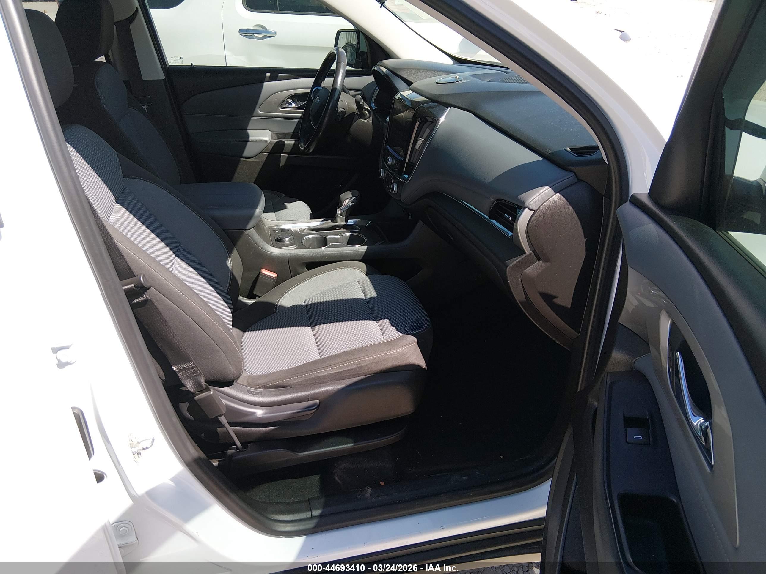 CHEVROLET TRAVERSE image 5