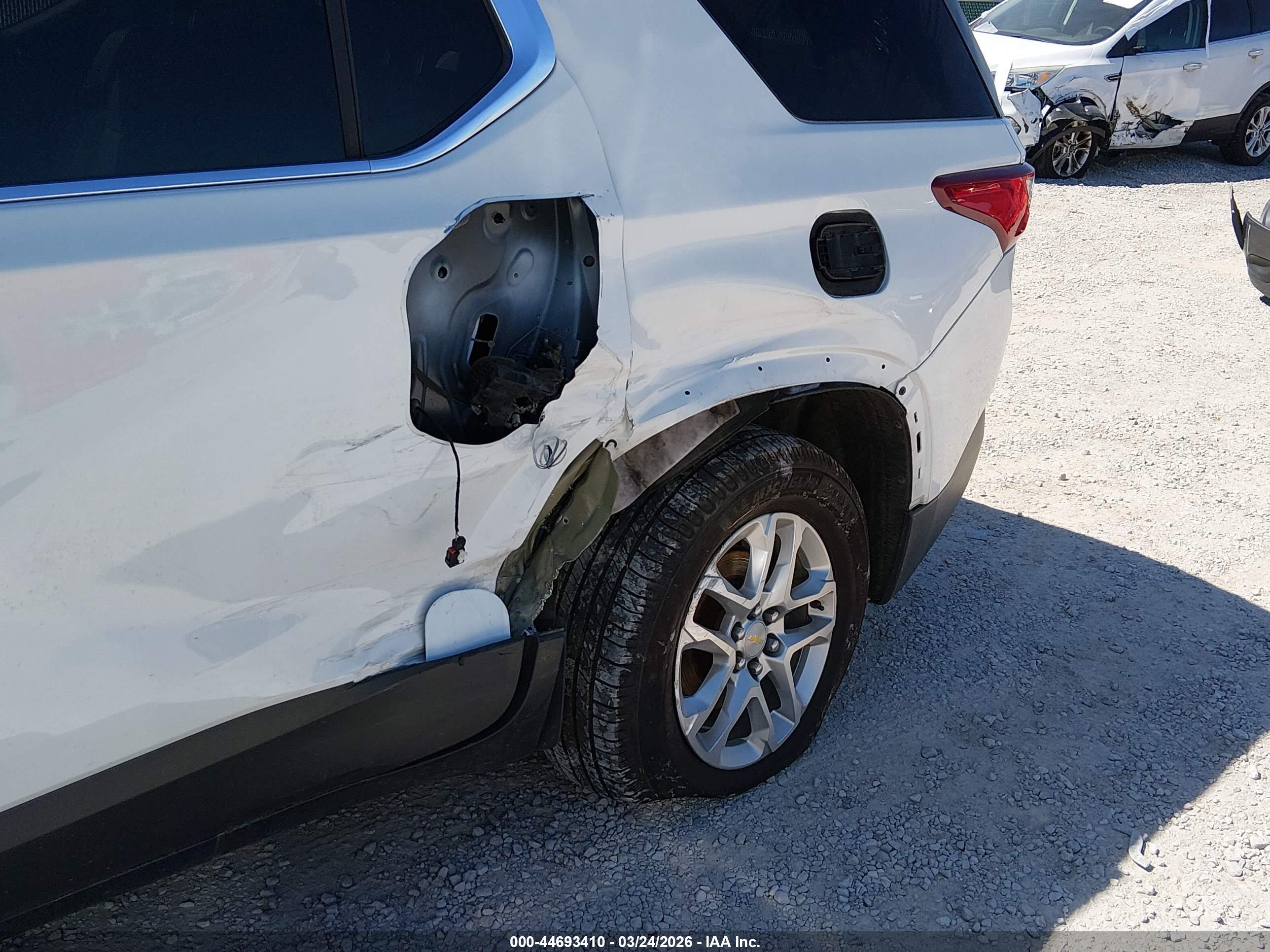 CHEVROLET TRAVERSE image 6