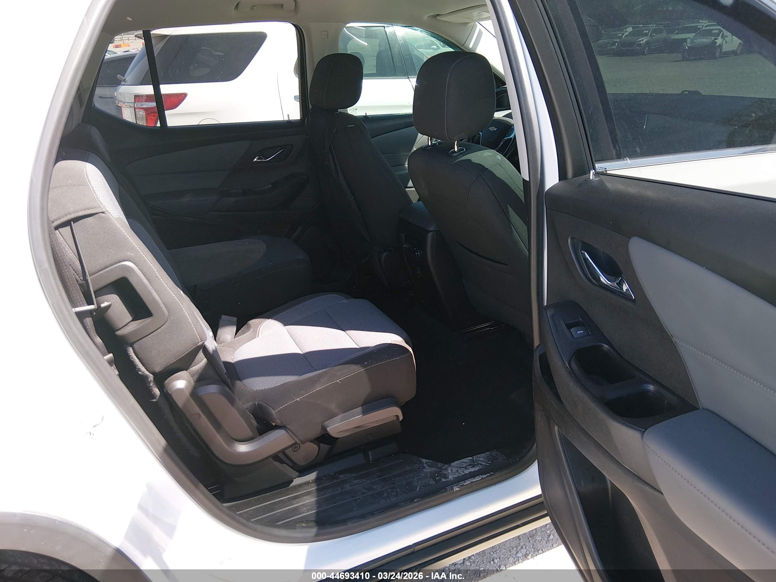 CHEVROLET TRAVERSE image 8