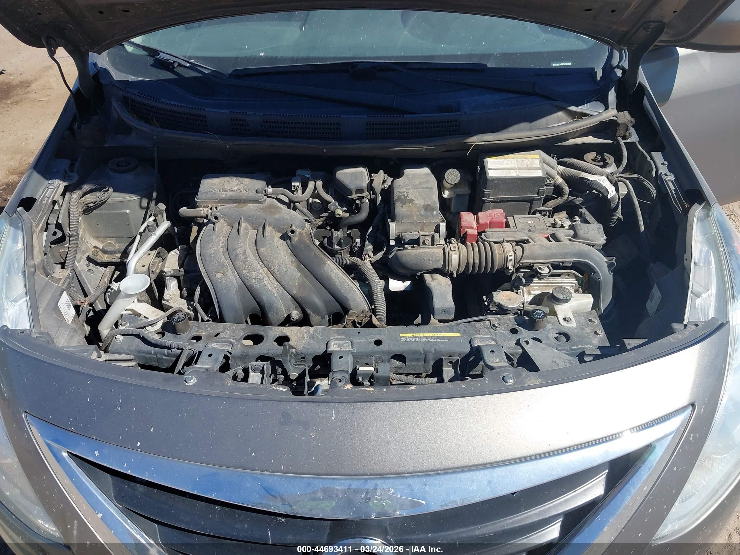 NISSAN VERSA image 10