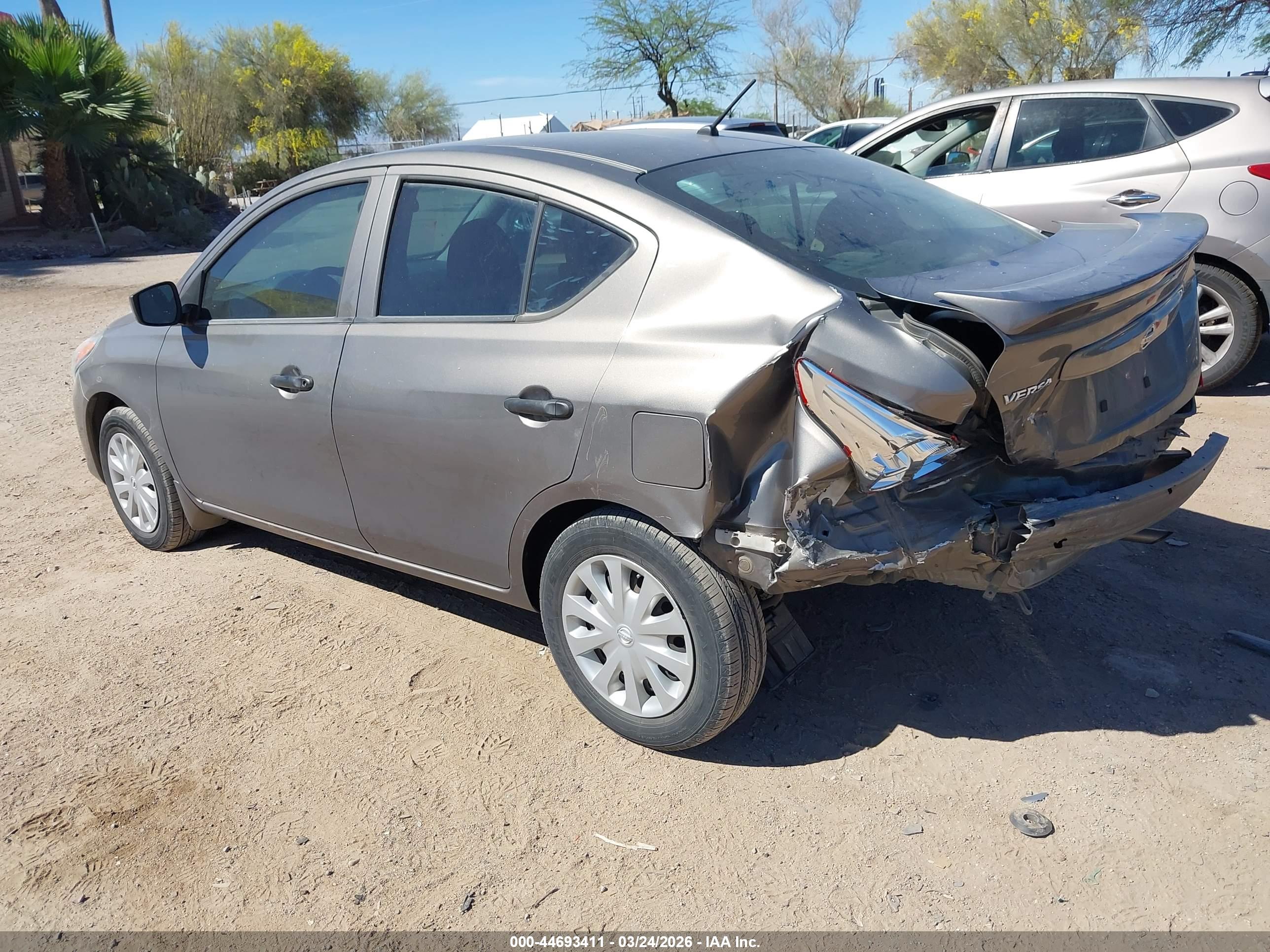 NISSAN VERSA image 3