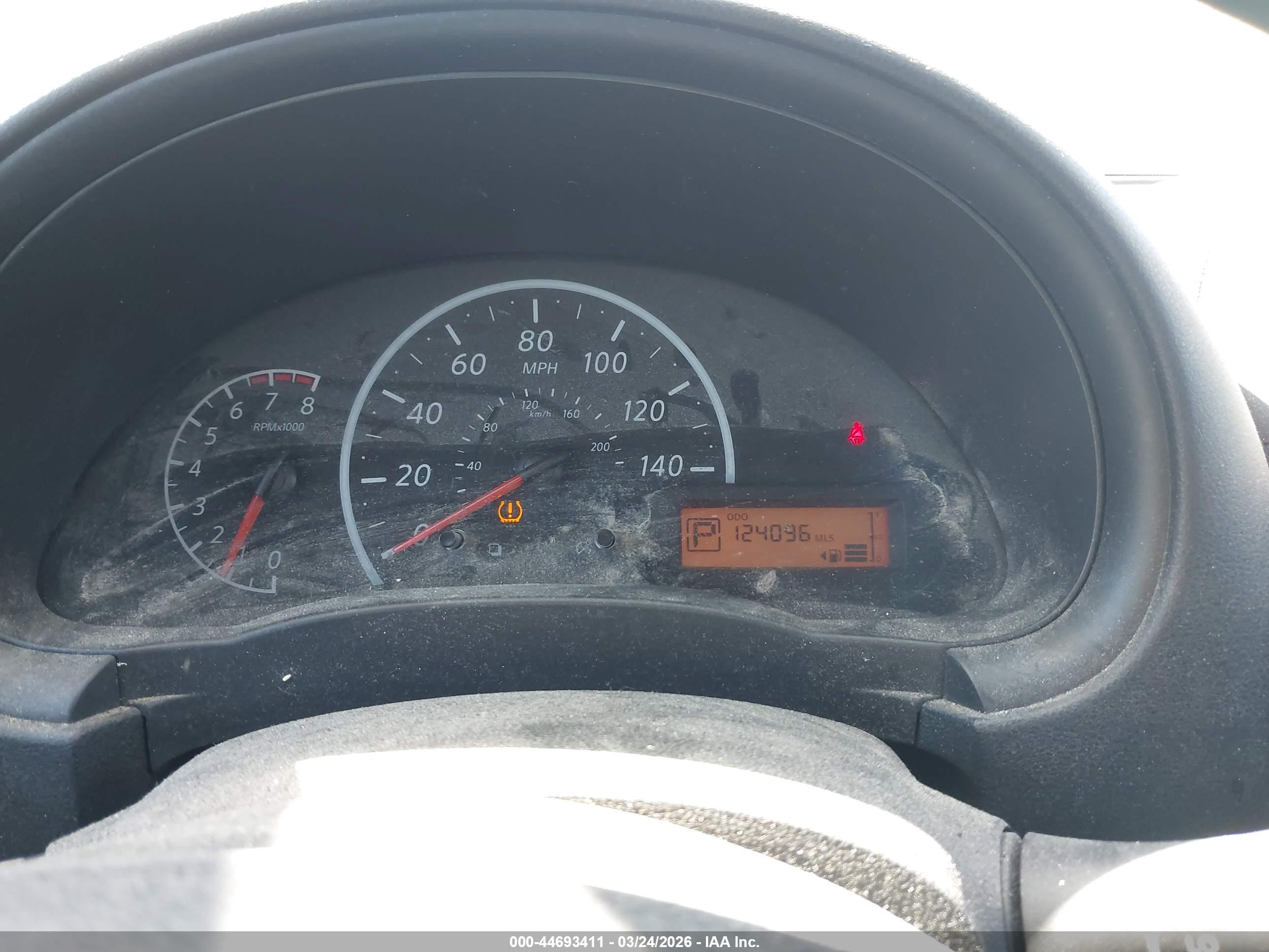 NISSAN VERSA image 7