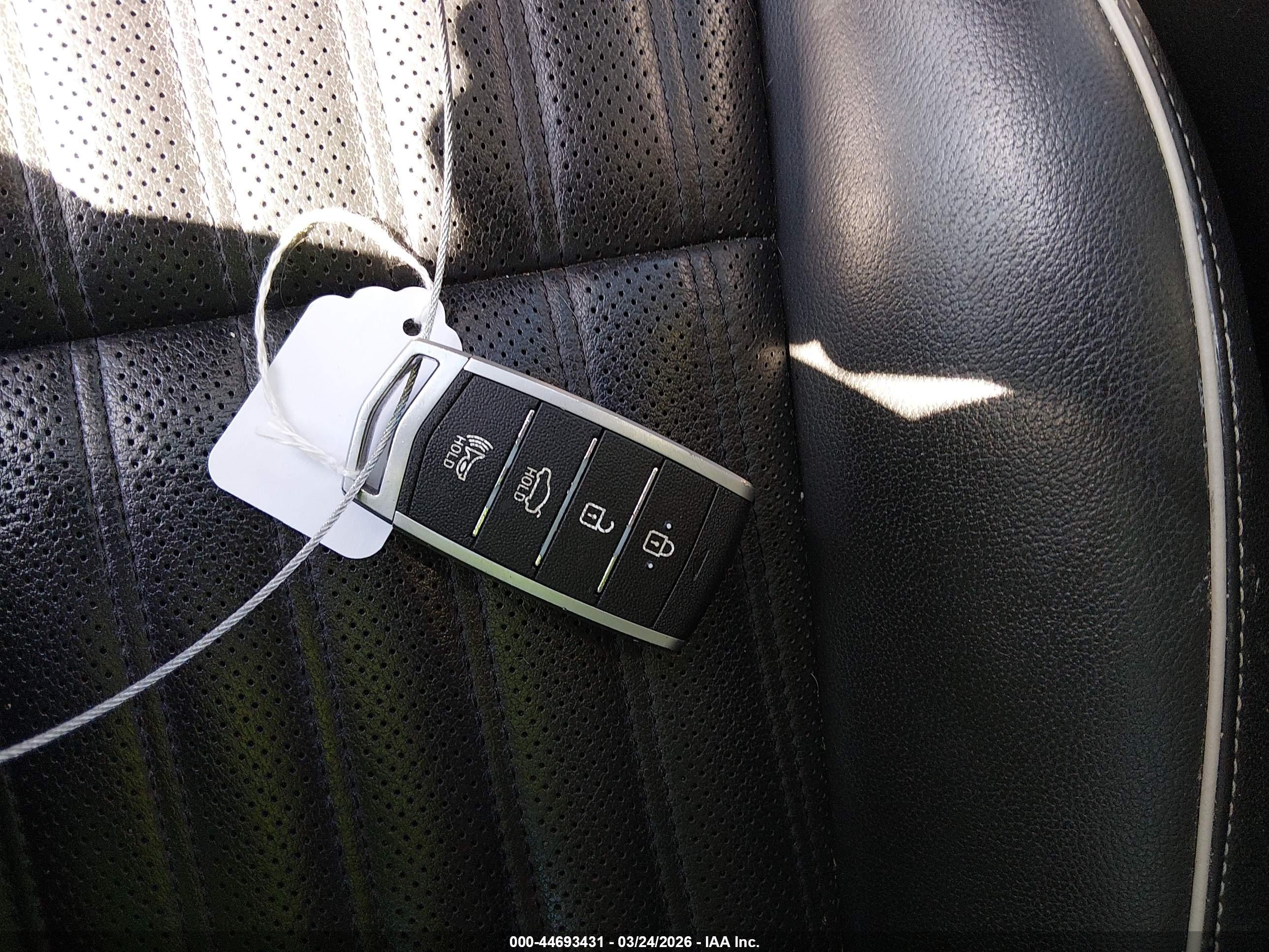 GENESIS G70 image 11