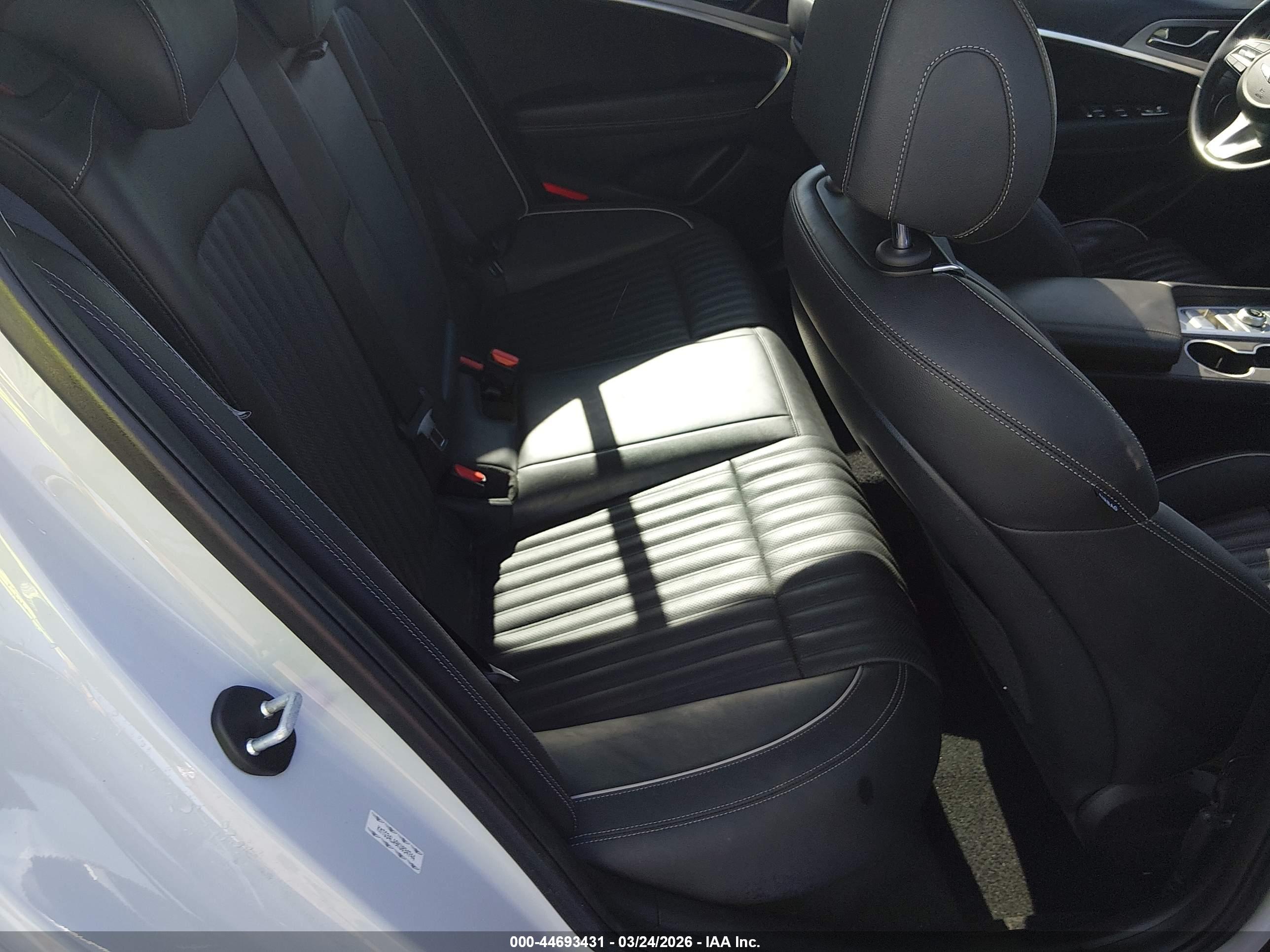 GENESIS G70 image 8