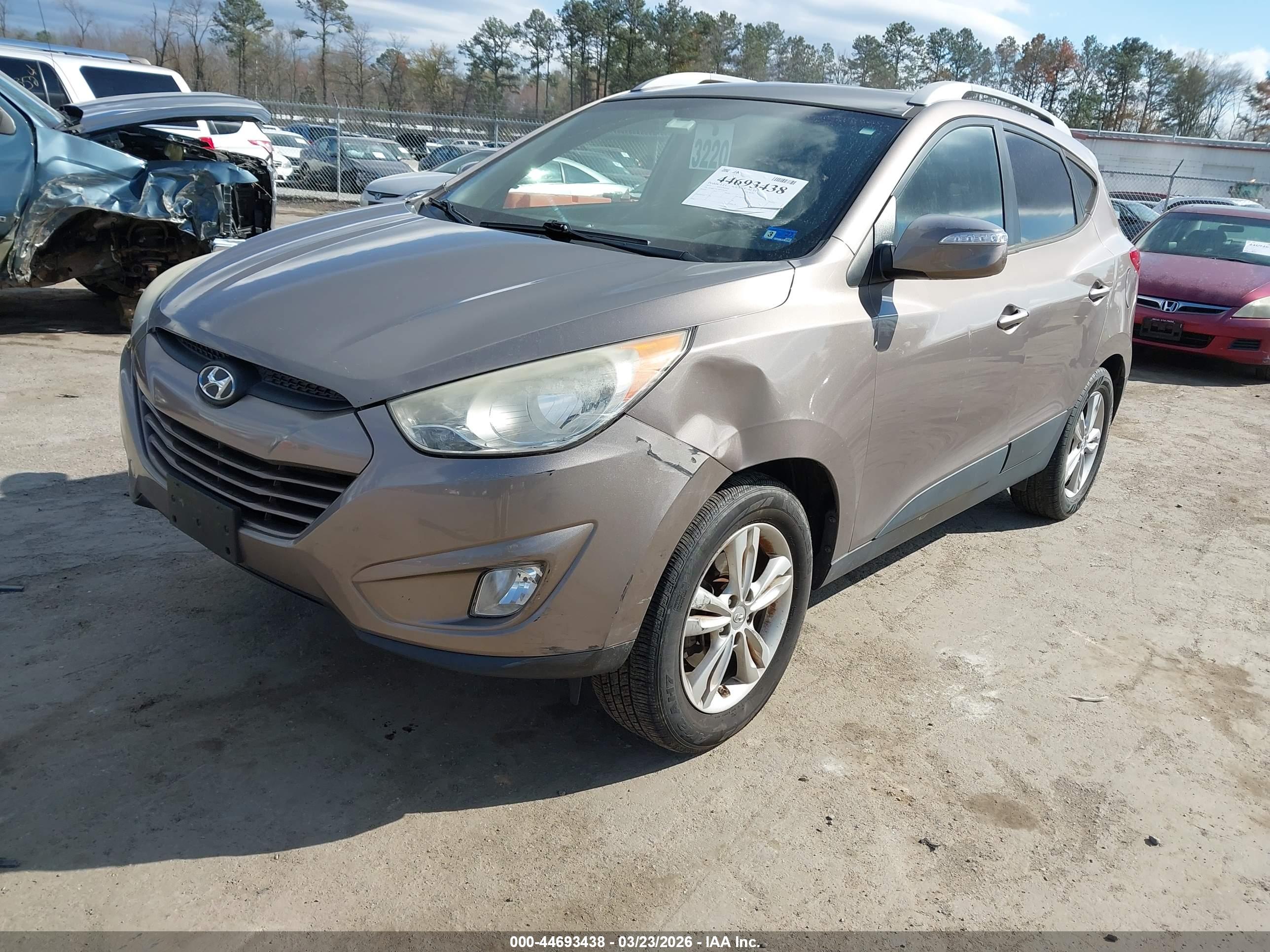 HYUNDAI TUCSON image 2