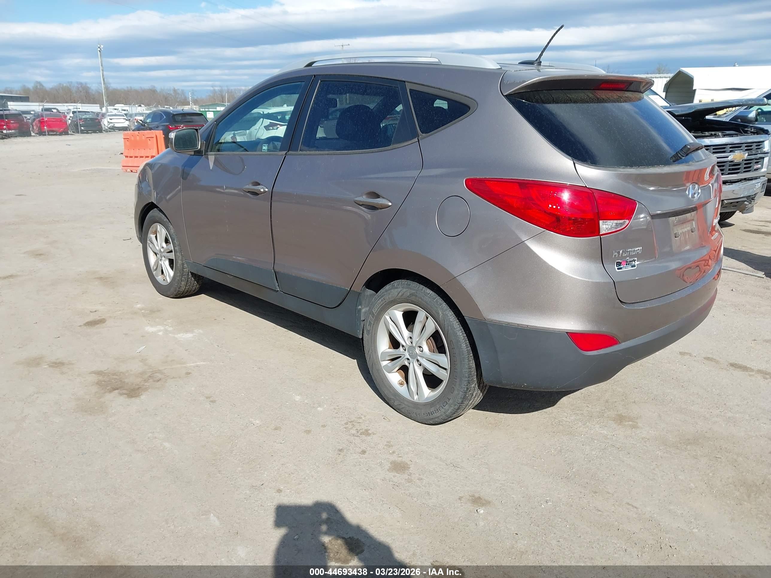 HYUNDAI TUCSON image 3