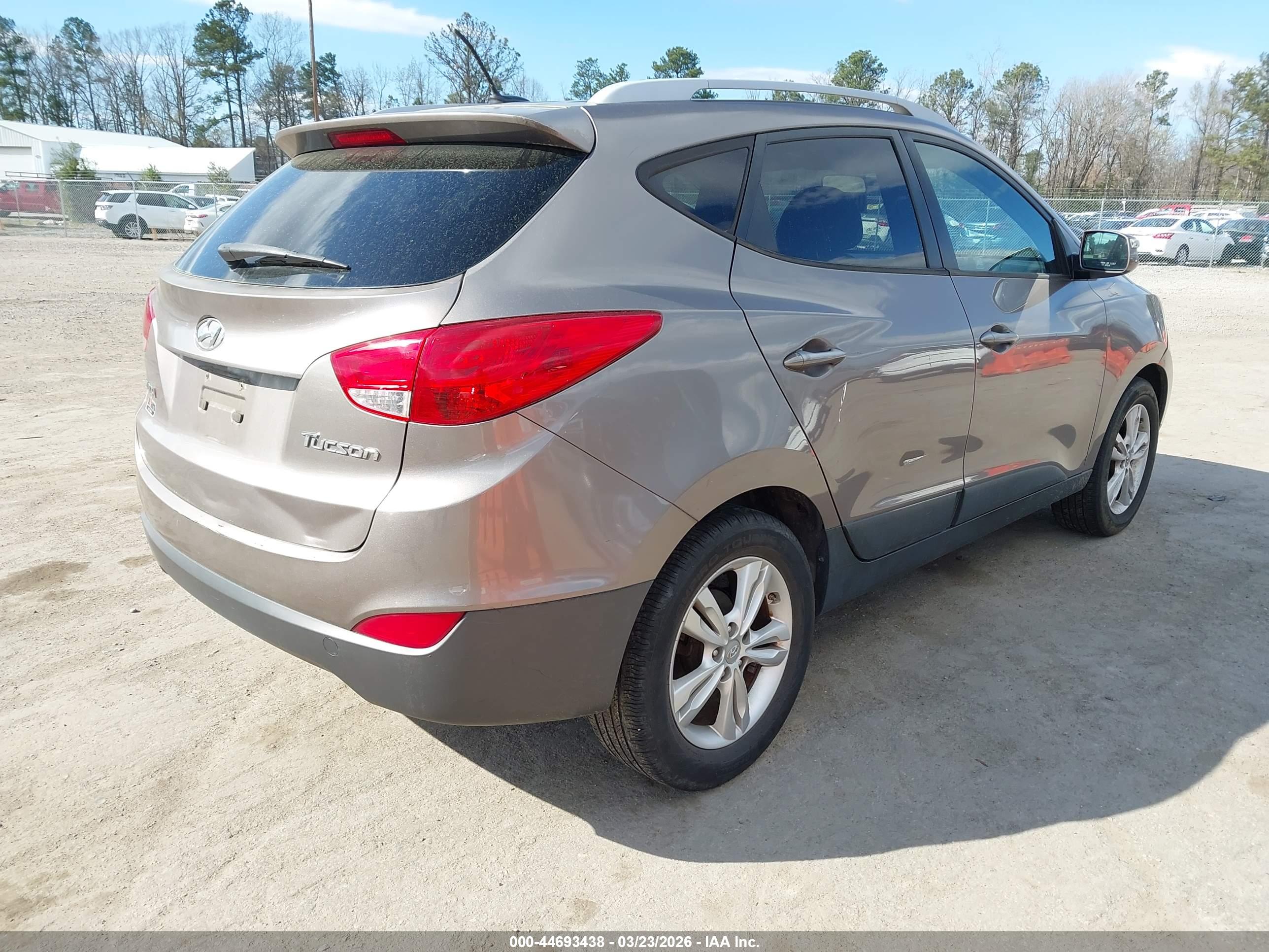HYUNDAI TUCSON image 4