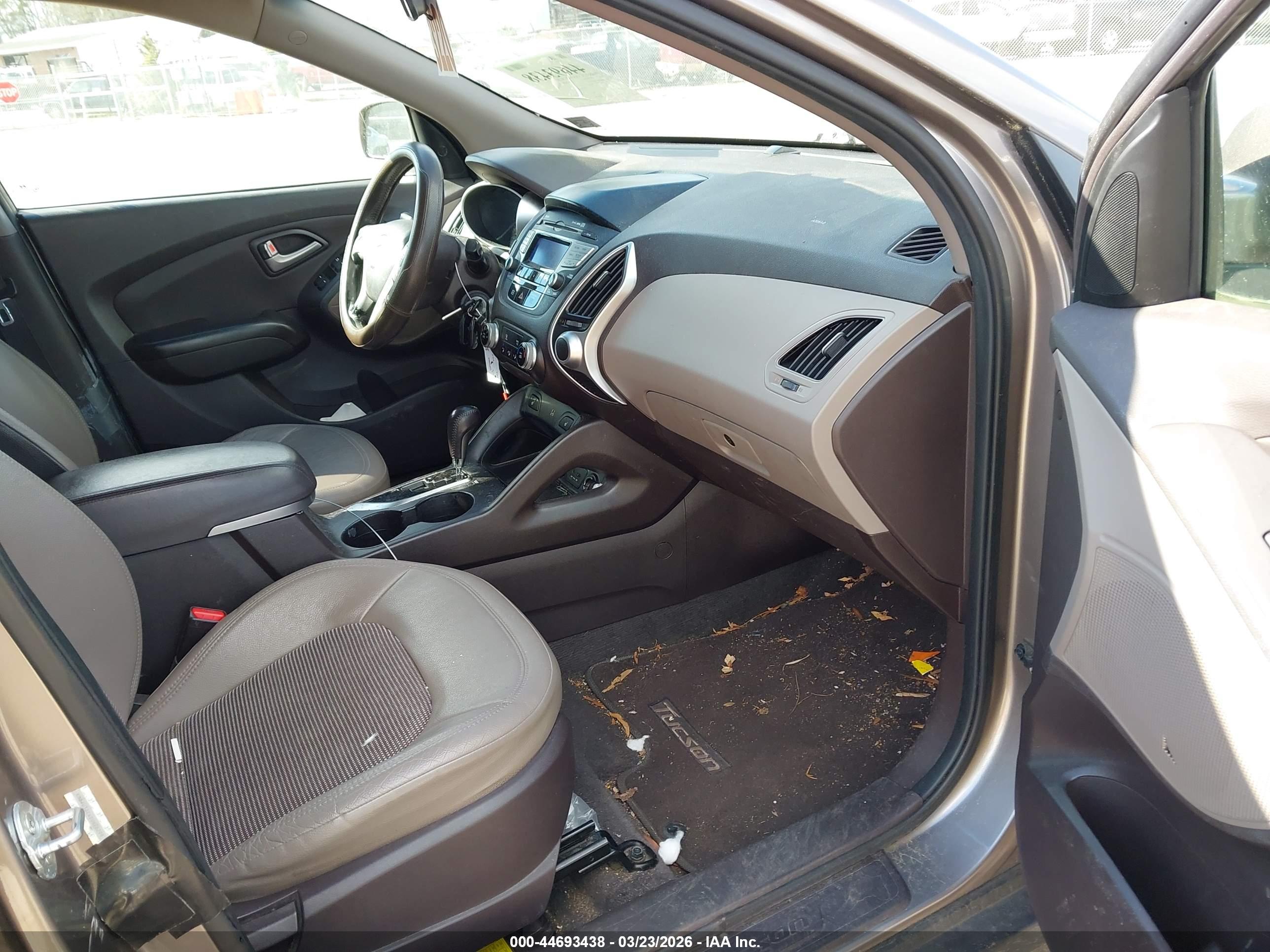 HYUNDAI TUCSON image 5