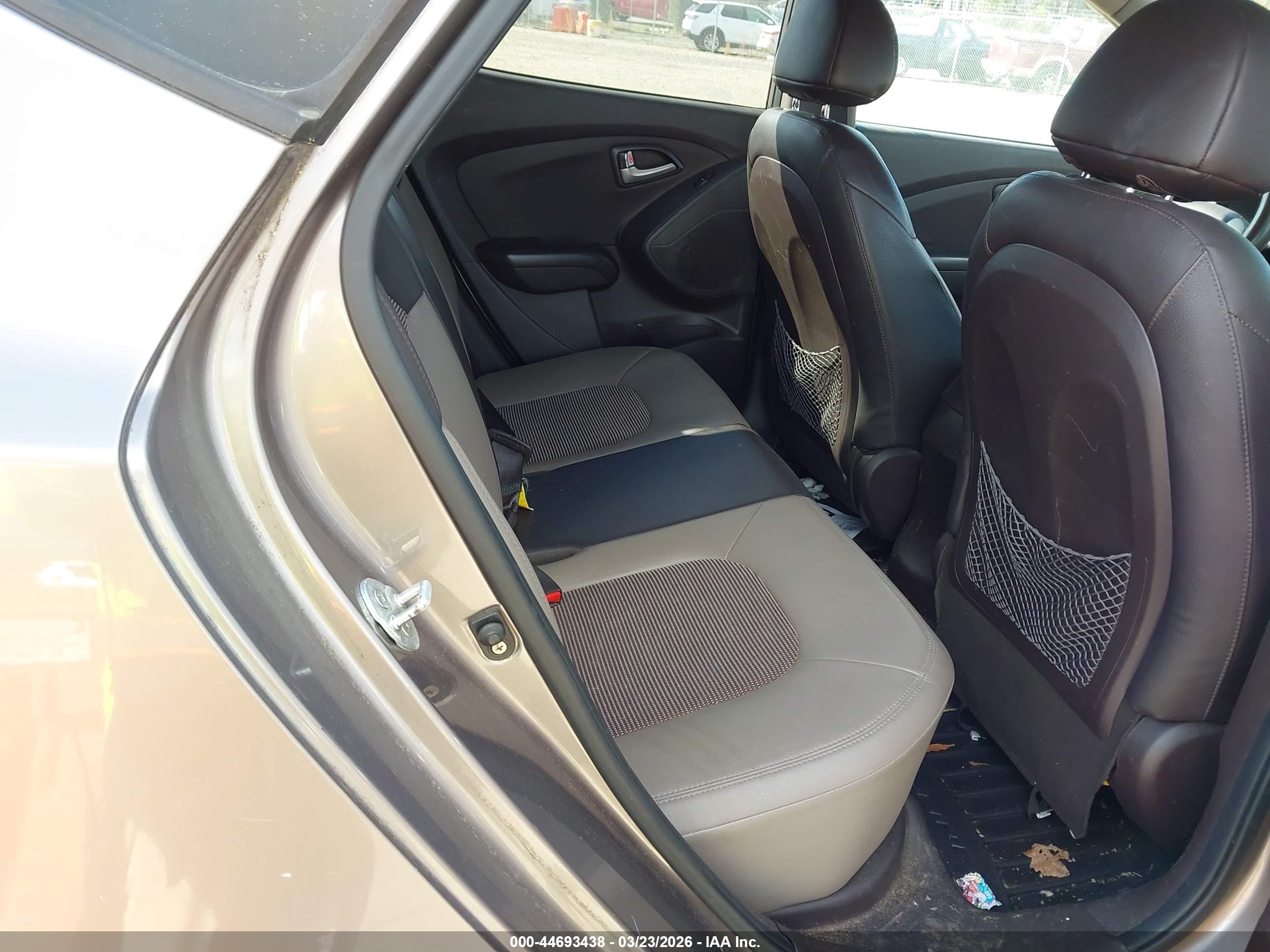 HYUNDAI TUCSON image 8