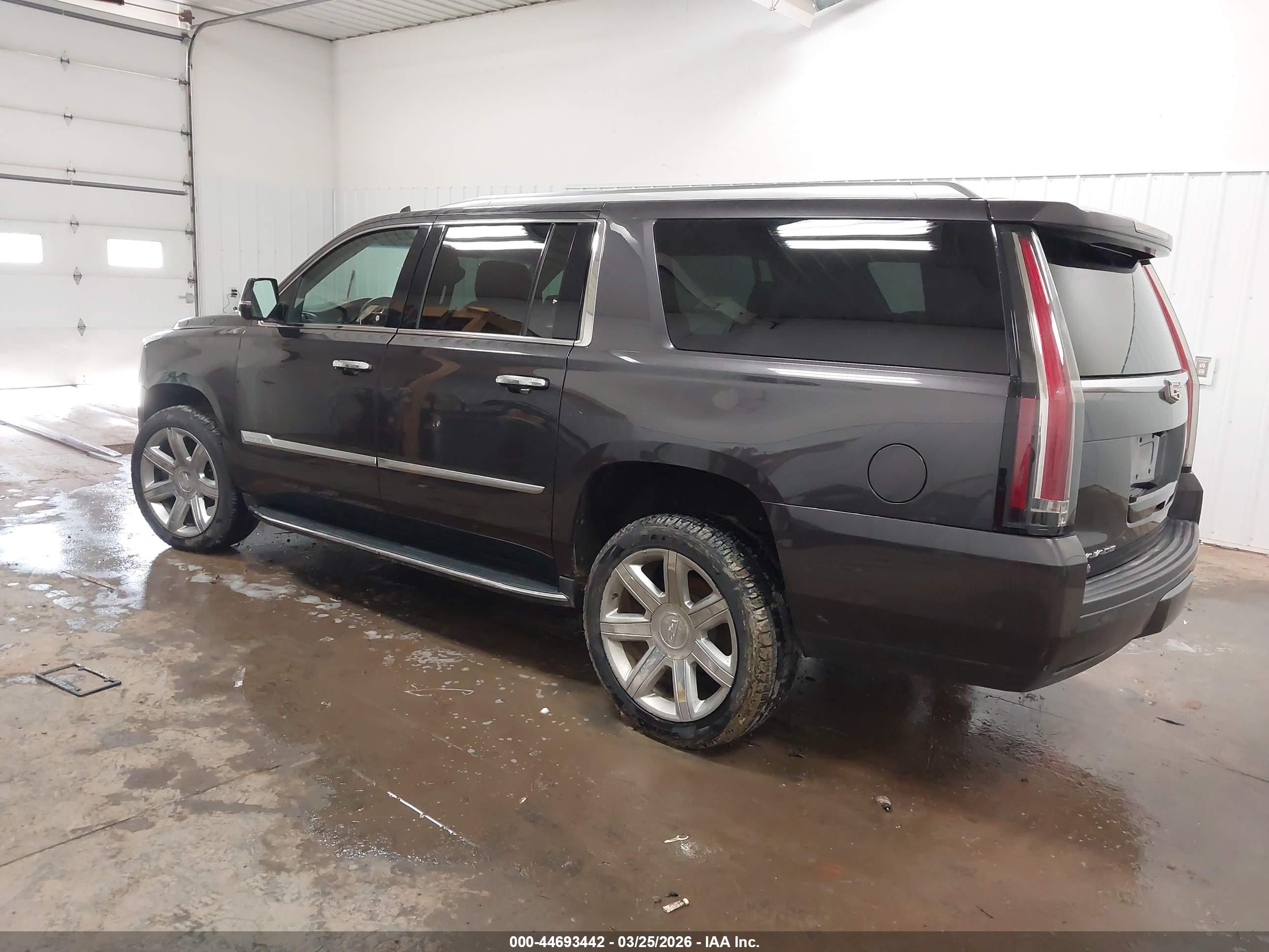 CADILLAC ESCALADE image 3