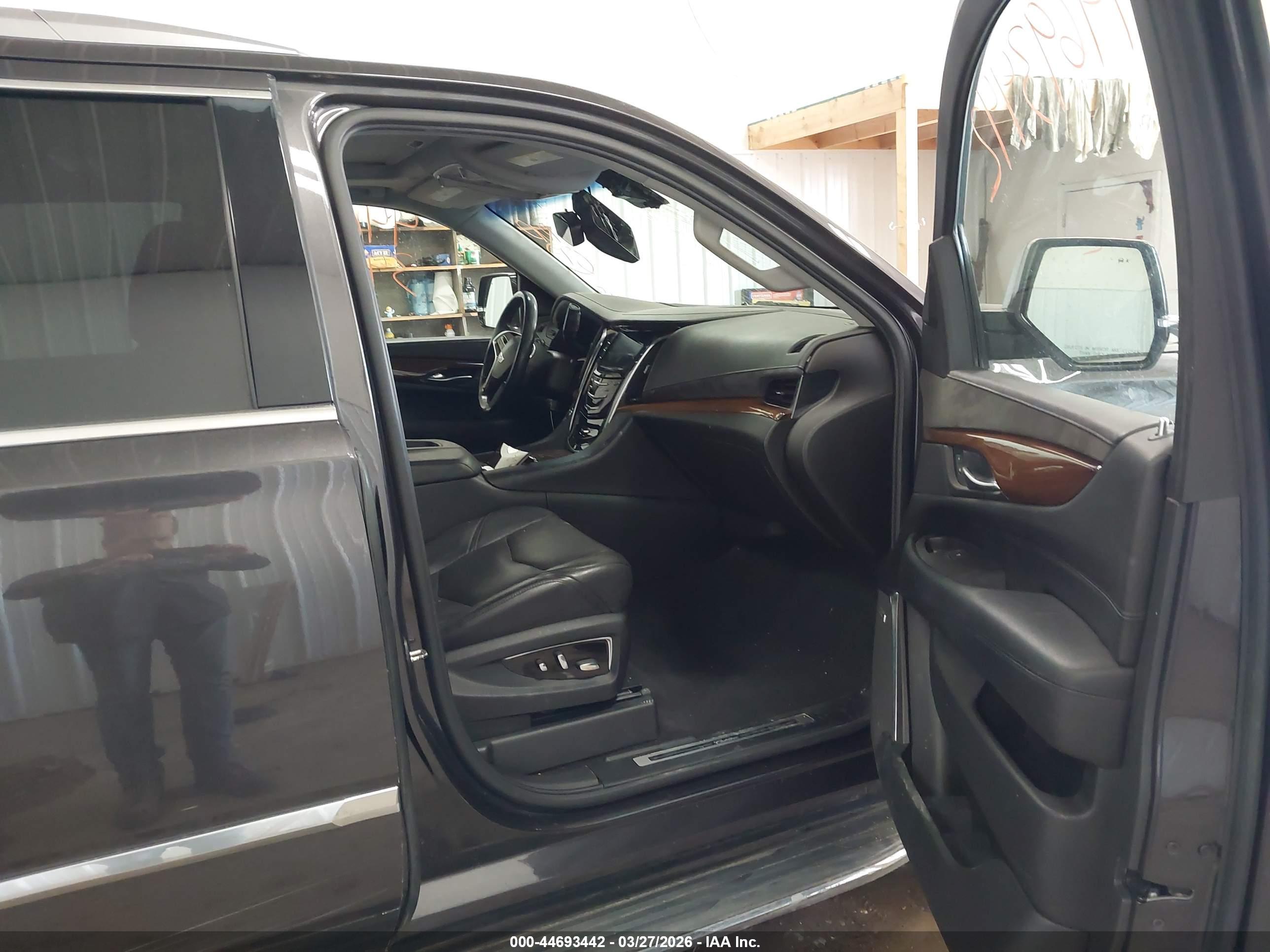 CADILLAC ESCALADE image 5