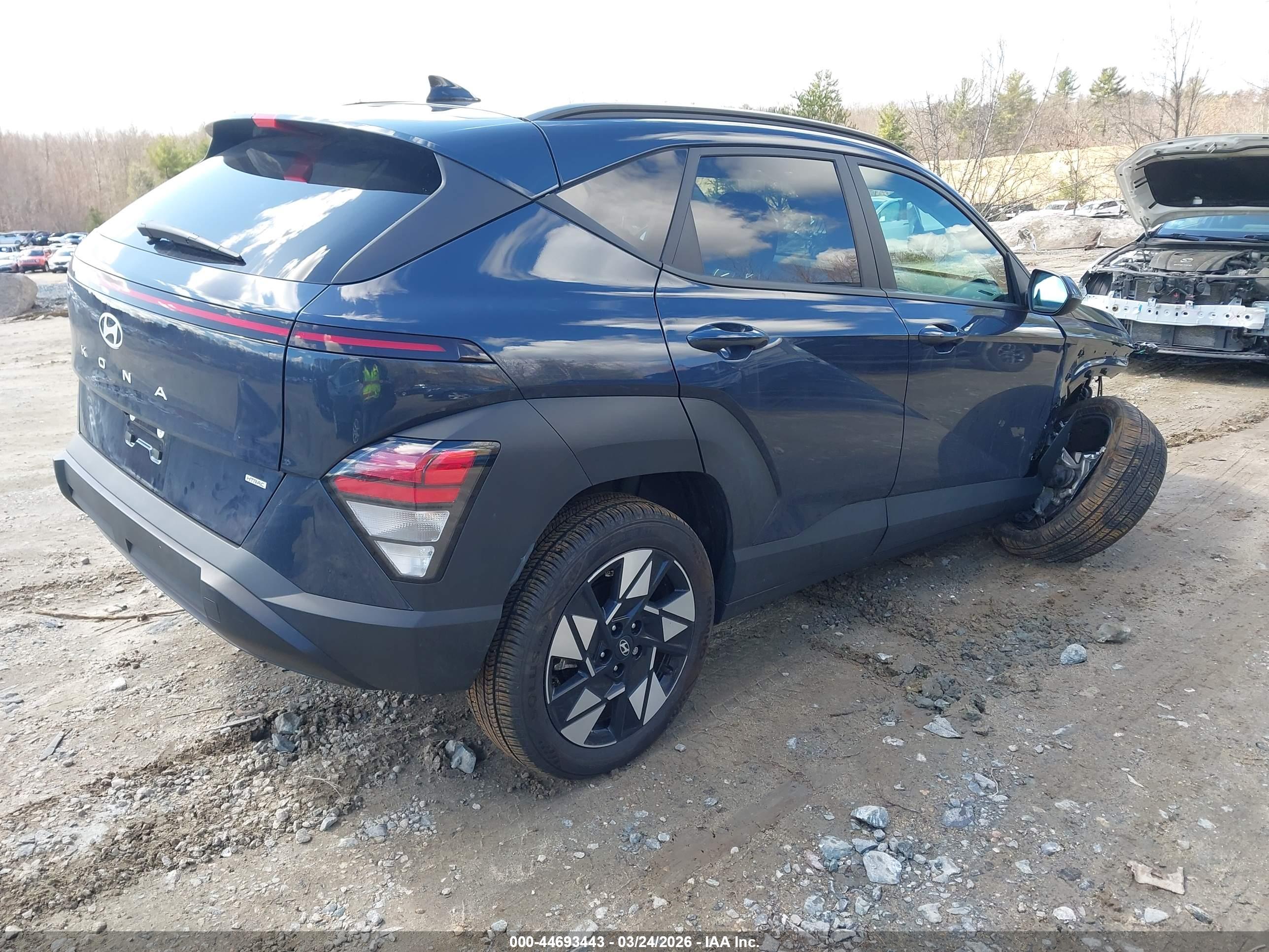 HYUNDAI KONA image 4