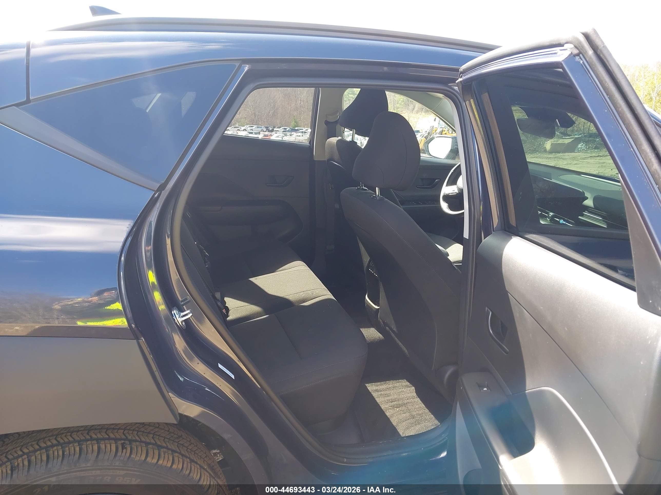 HYUNDAI KONA image 8