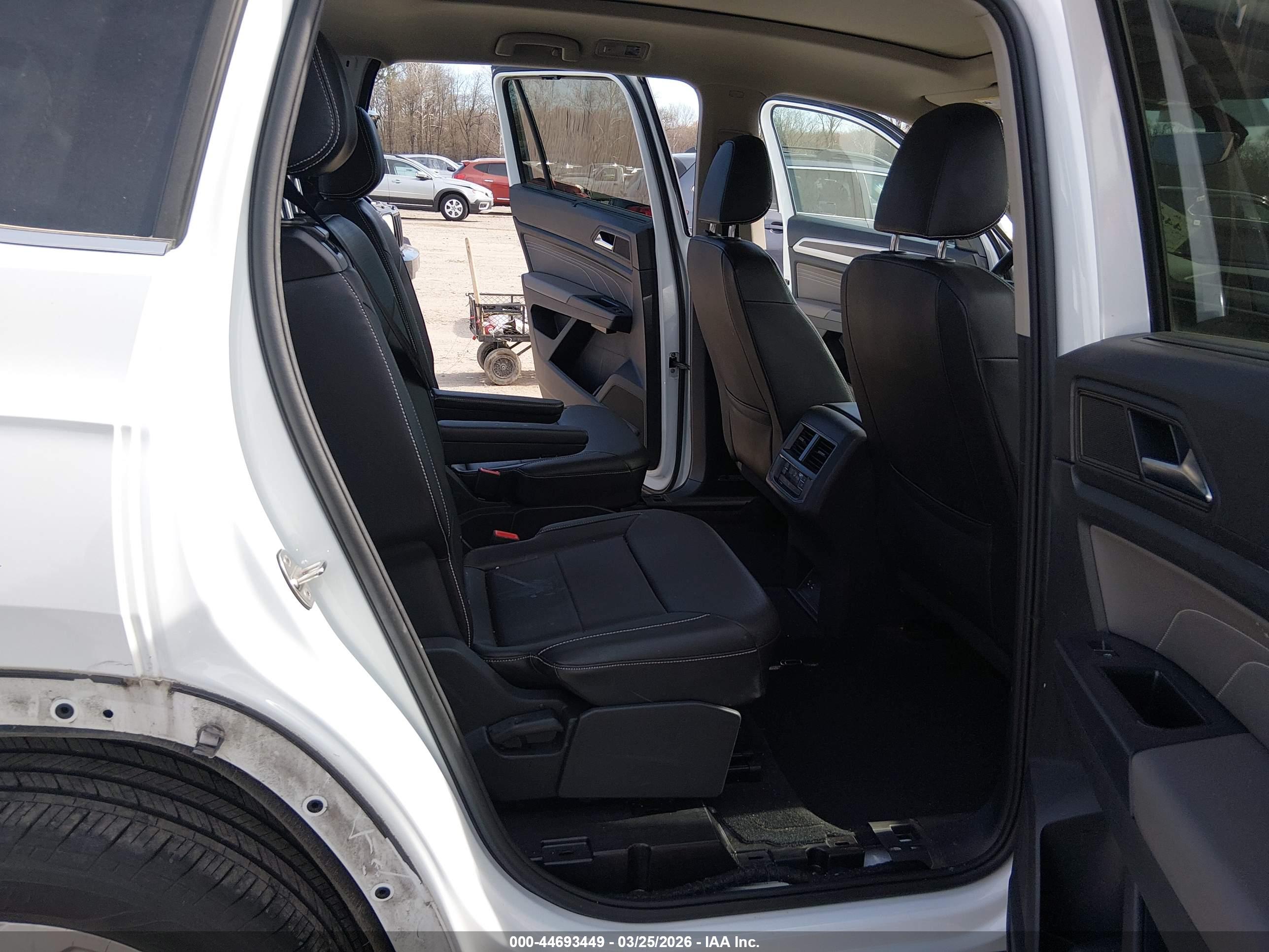 VOLKSWAGEN ATLAS image 8