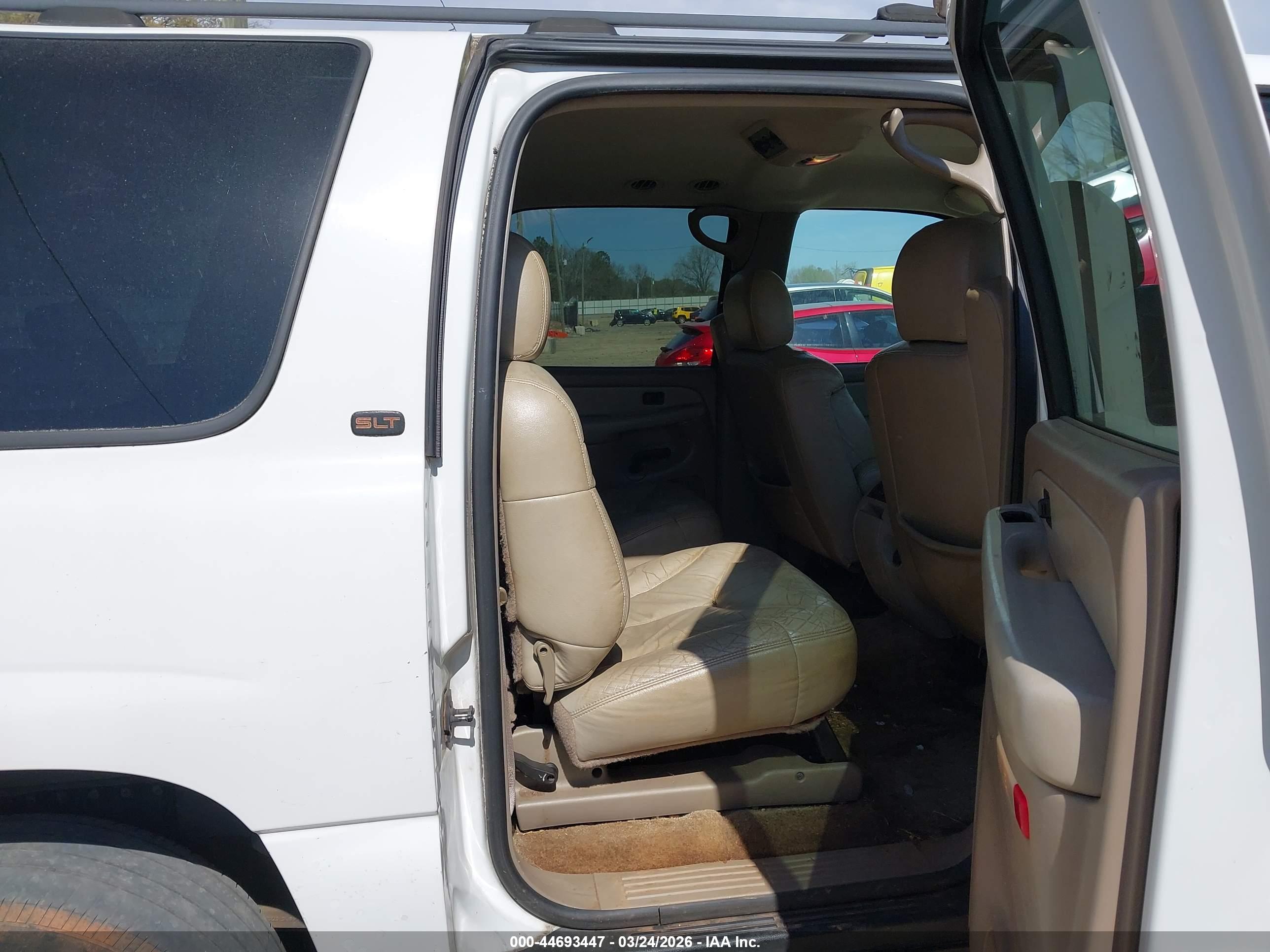 GMC YUKON image 8