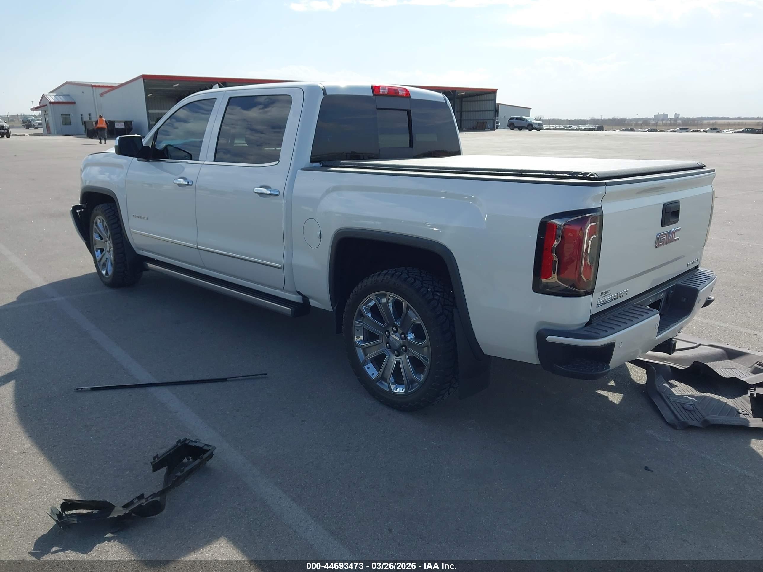 GMC SIERRA image 3