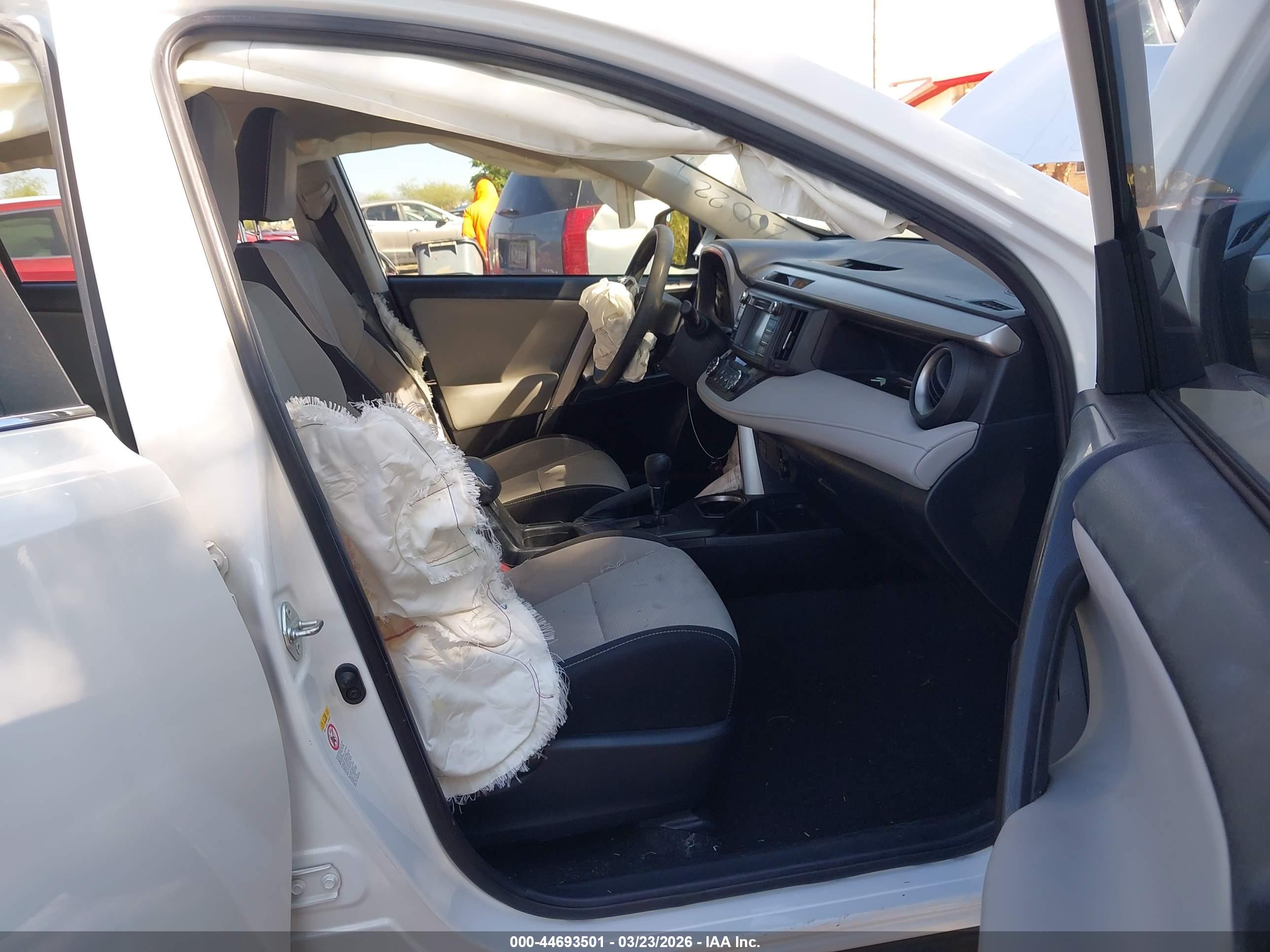 TOYOTA RAV4 image 5