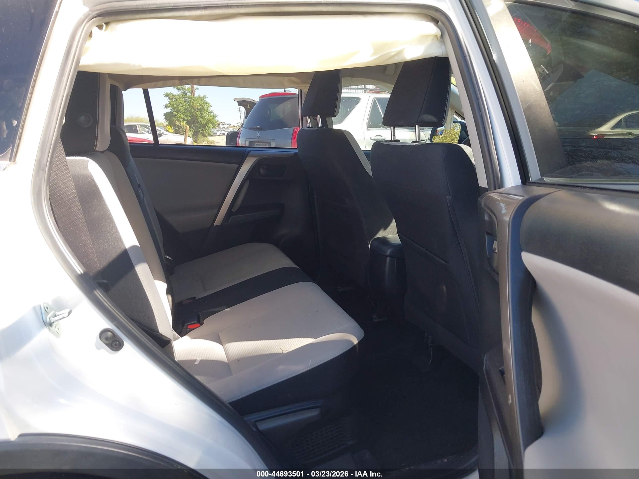 TOYOTA RAV4 image 8