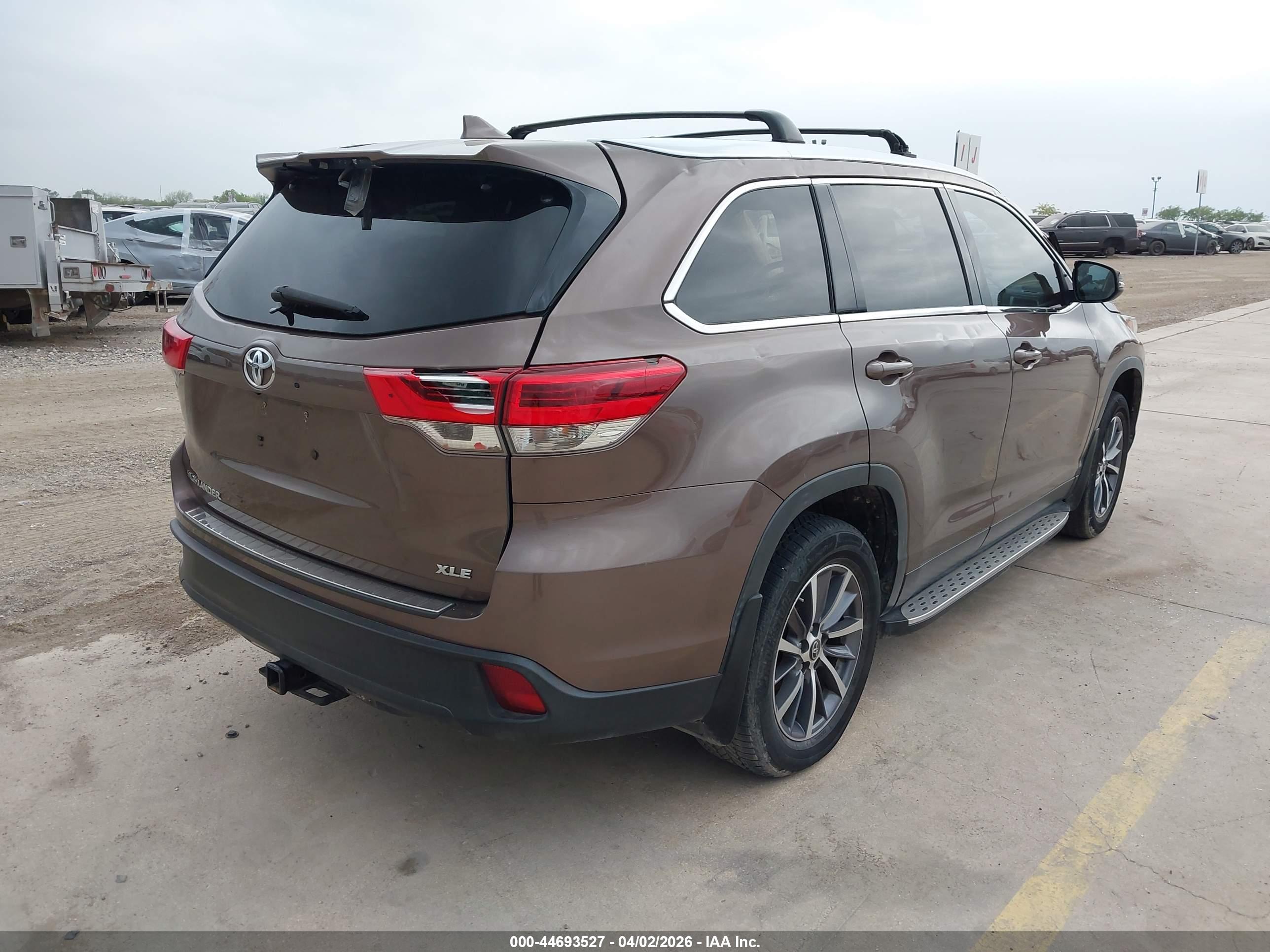 TOYOTA HIGHLANDER image 4