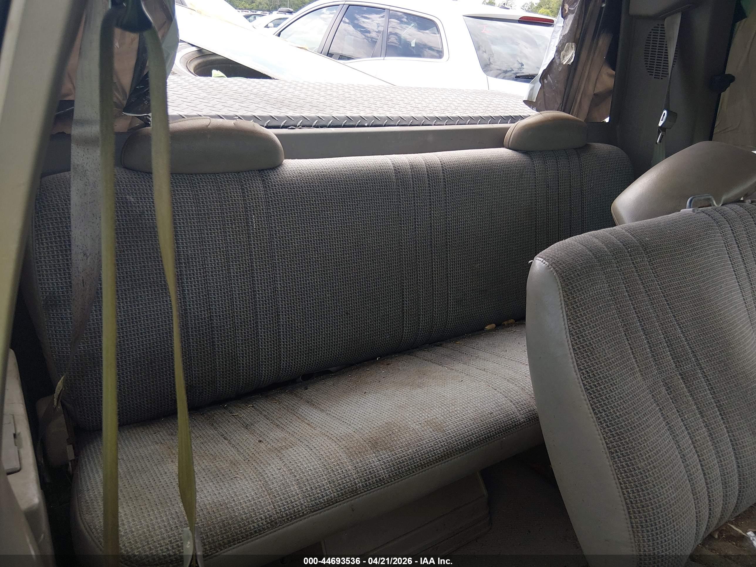 CHEVROLET GMT-400 image 8