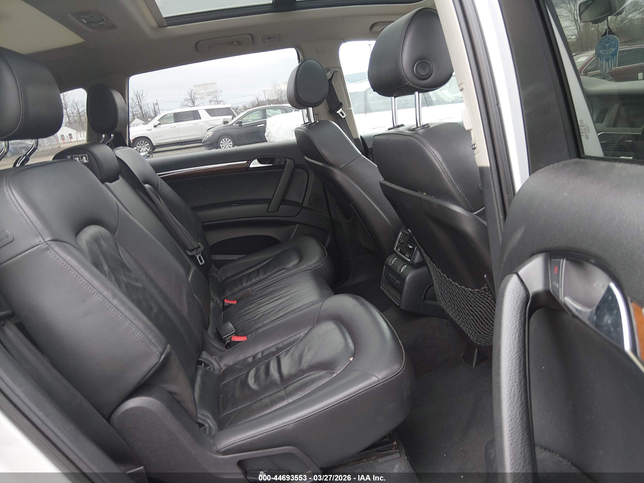 AUDI Q7 image 8