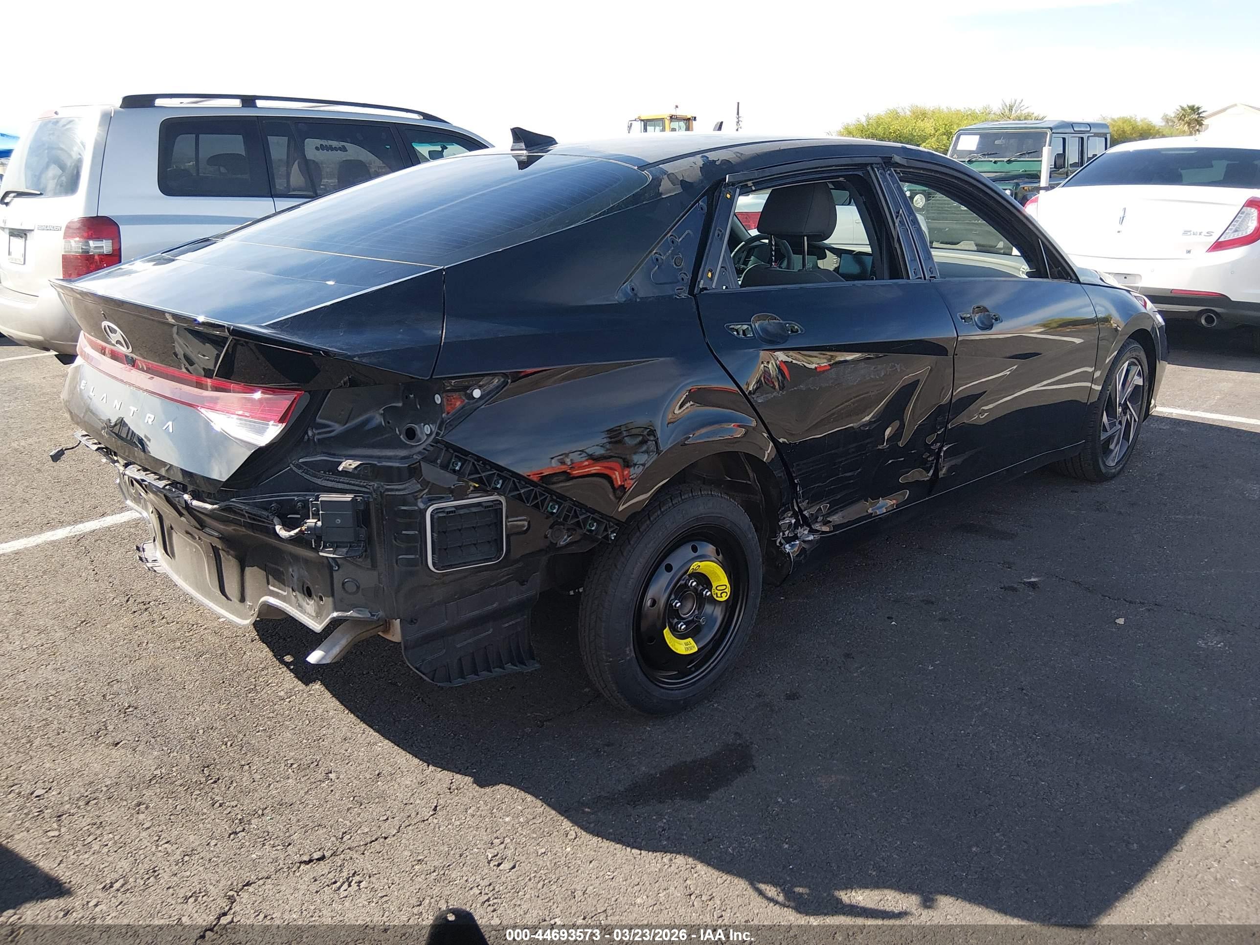 HYUNDAI ELANTRA image 4