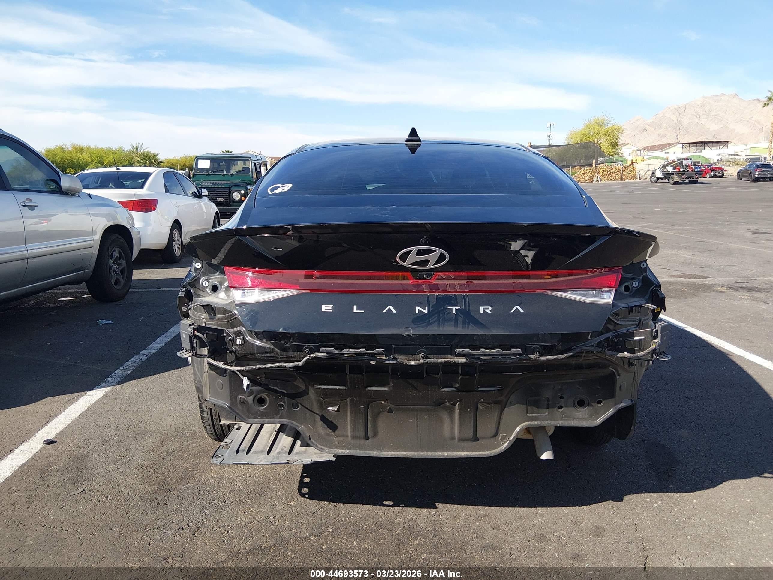 HYUNDAI ELANTRA image 6