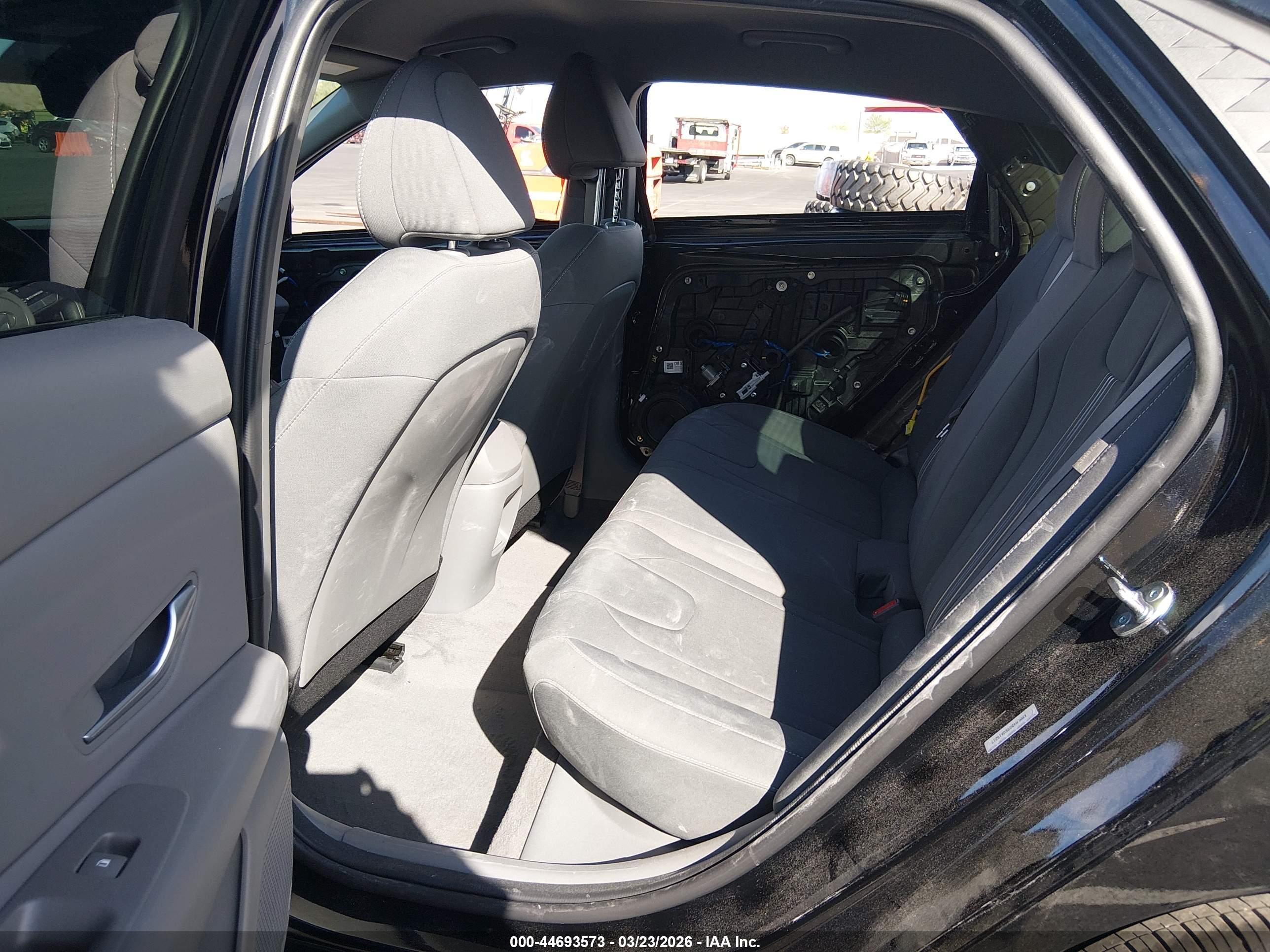 HYUNDAI ELANTRA image 8
