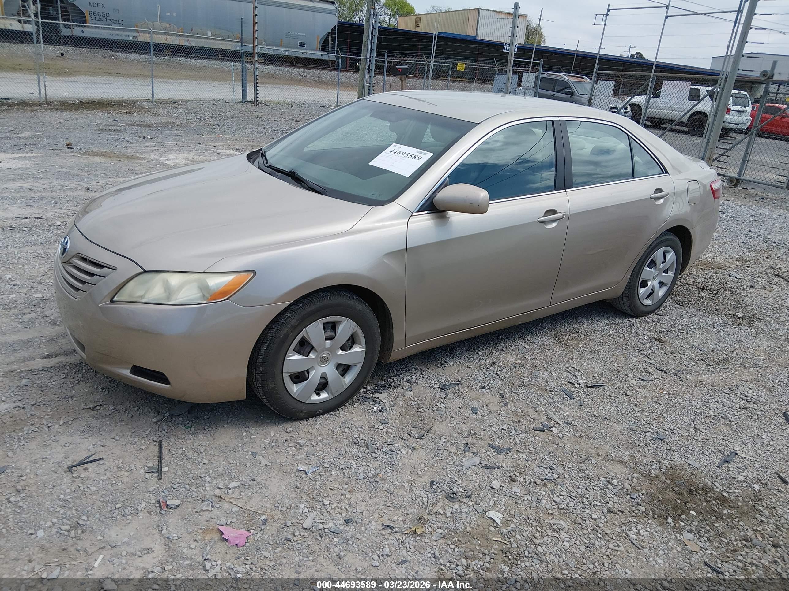 TOYOTA CAMRY image 2