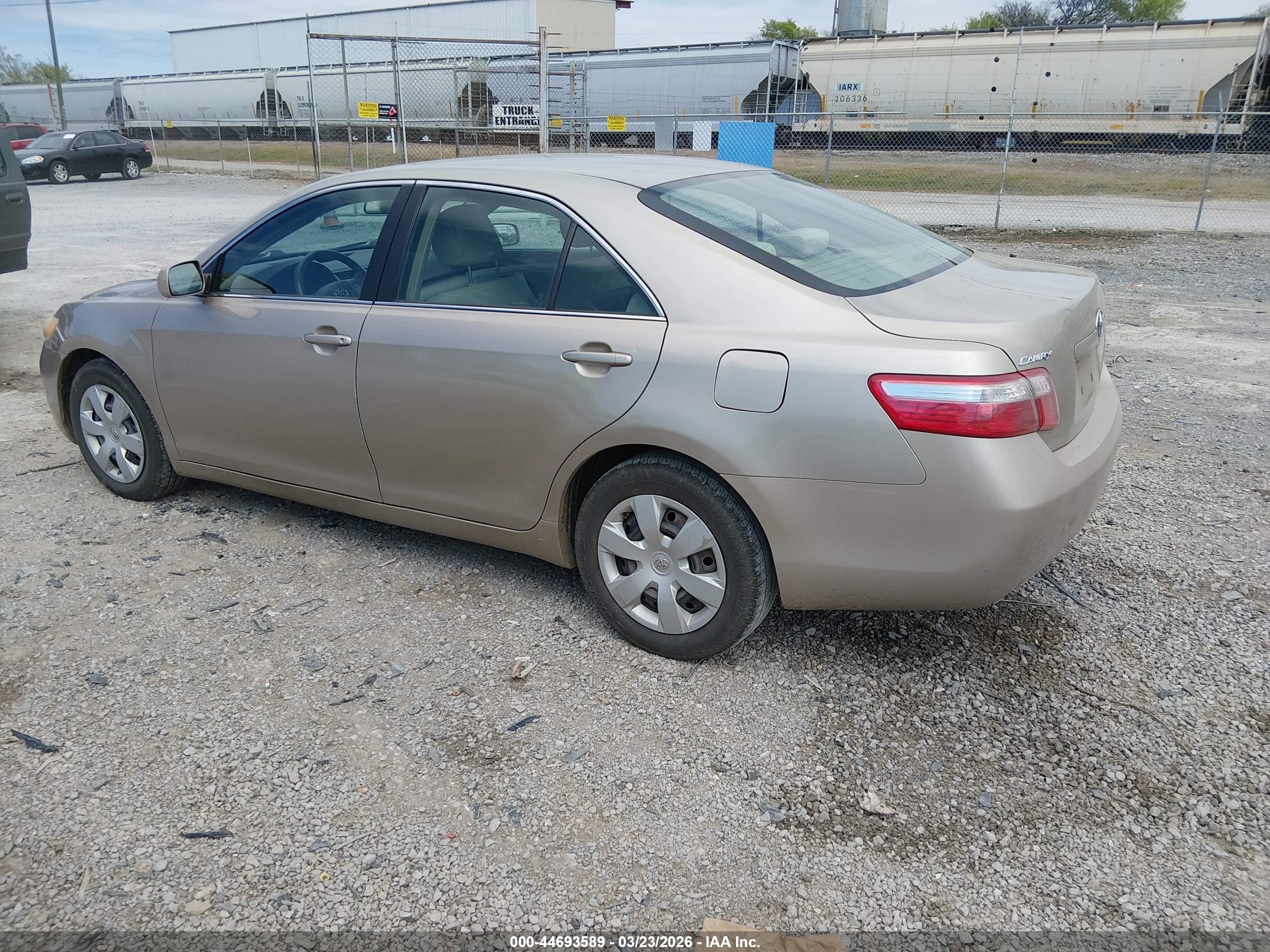 TOYOTA CAMRY image 3