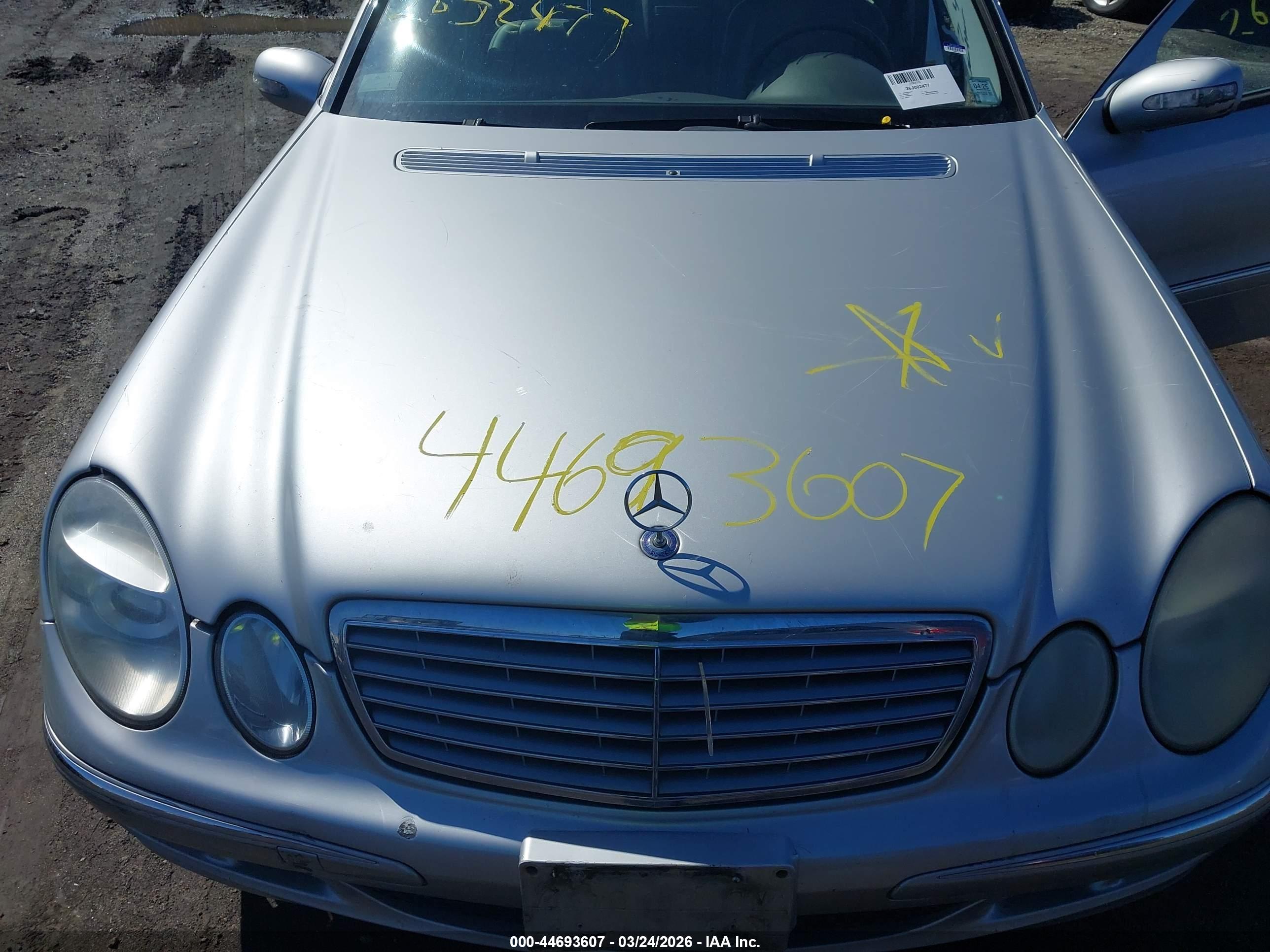 MERCEDES-BENZ E image 10