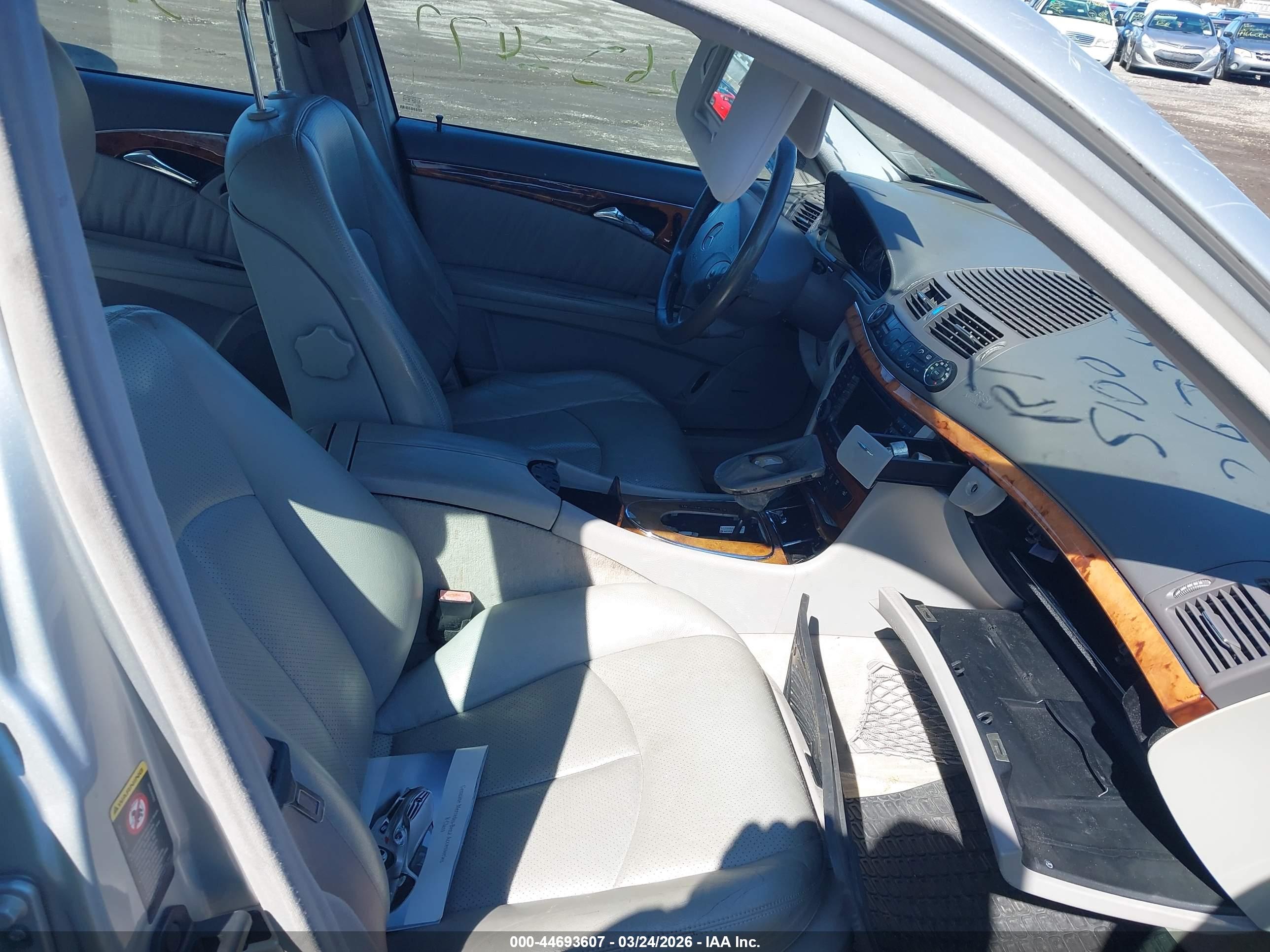 MERCEDES-BENZ E image 5