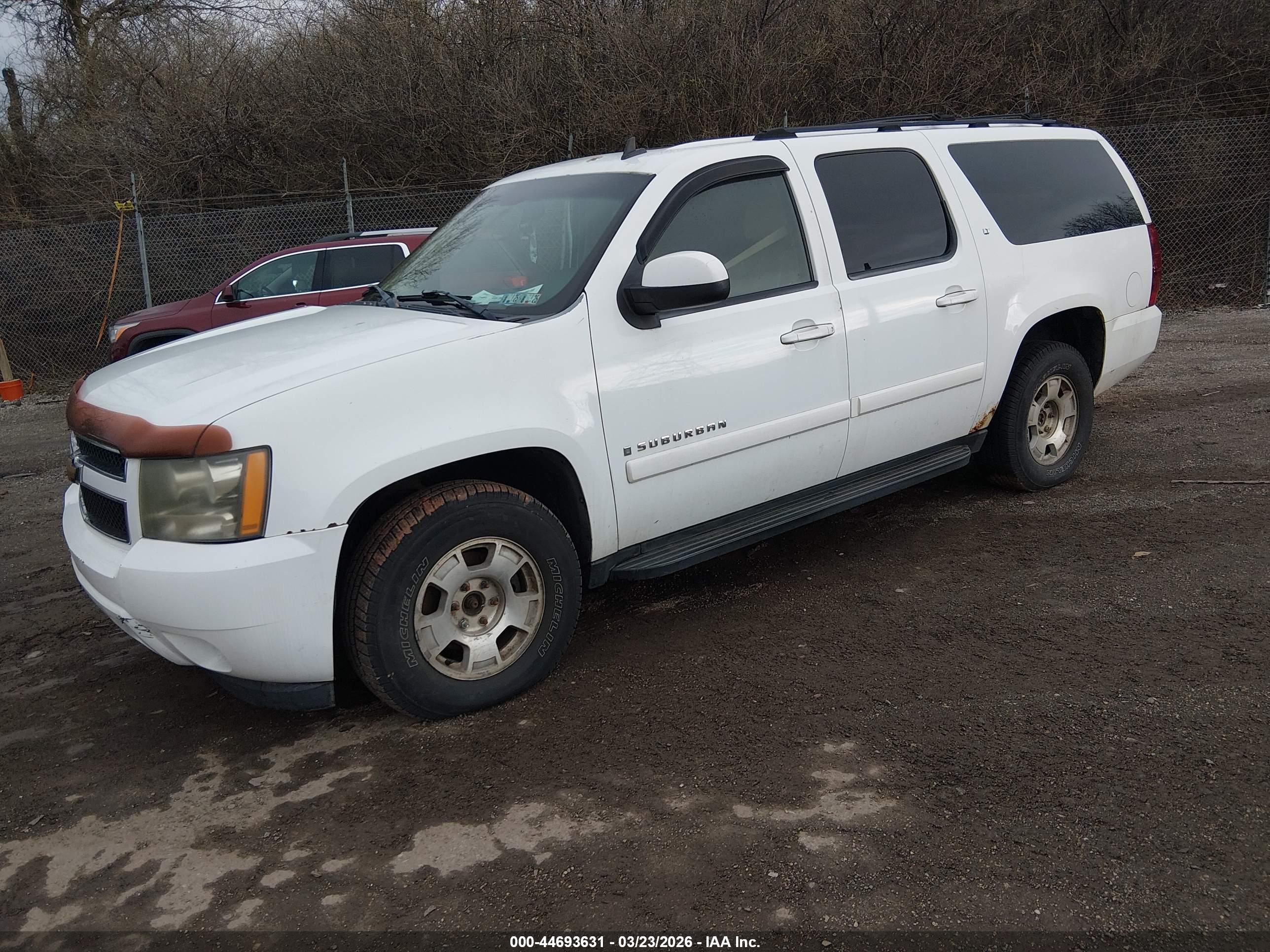 CHEVROLET SUBURBAN image 2