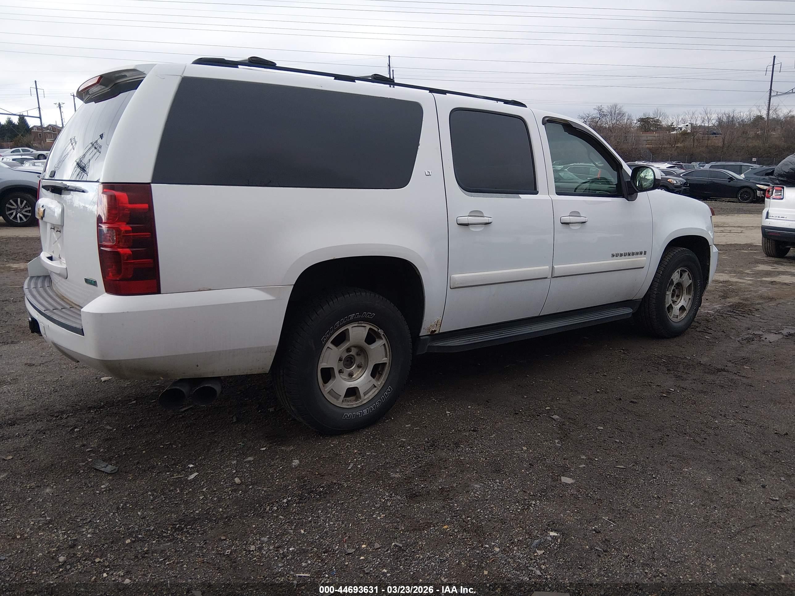 CHEVROLET SUBURBAN image 4