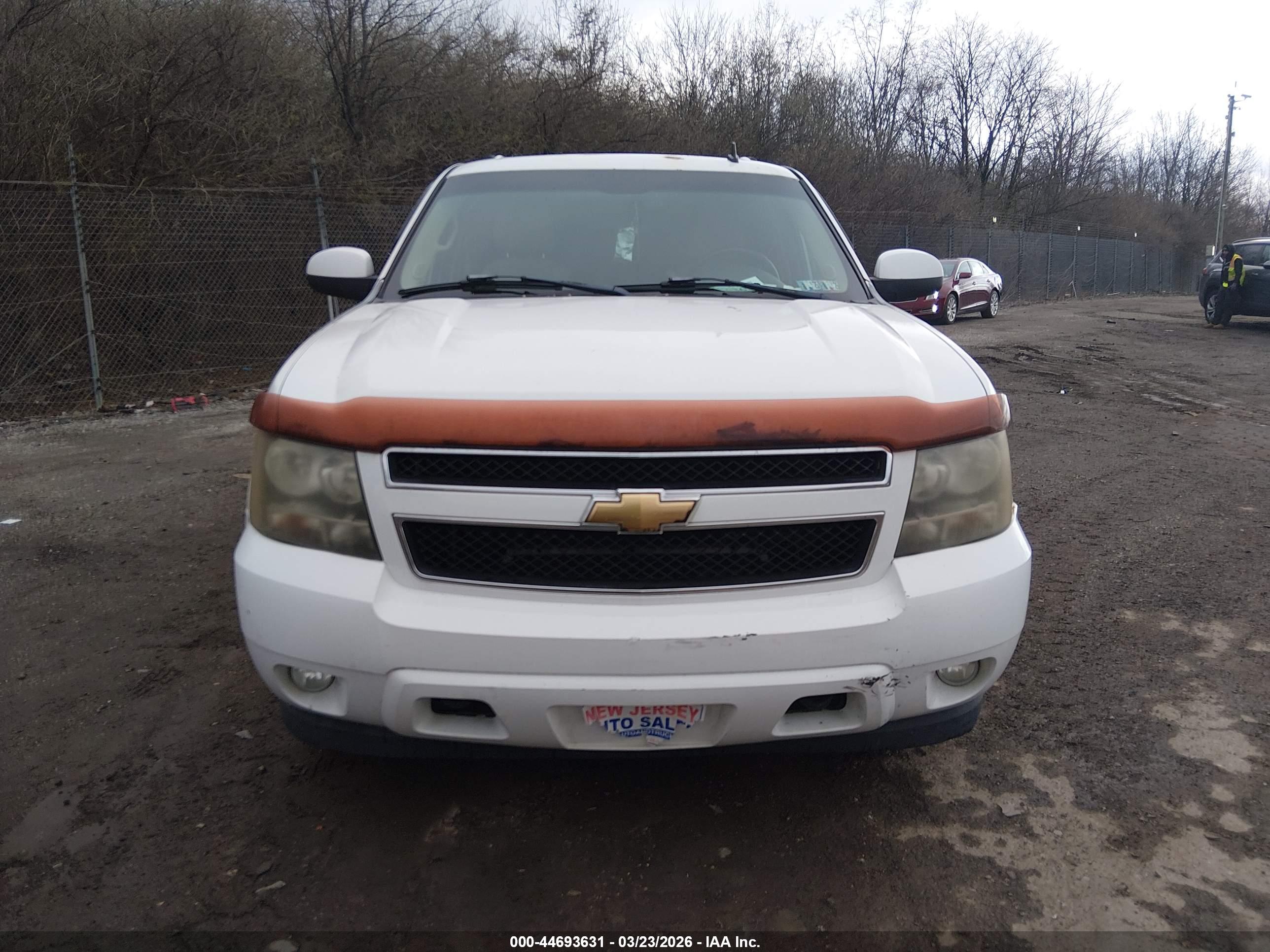 CHEVROLET SUBURBAN image 6