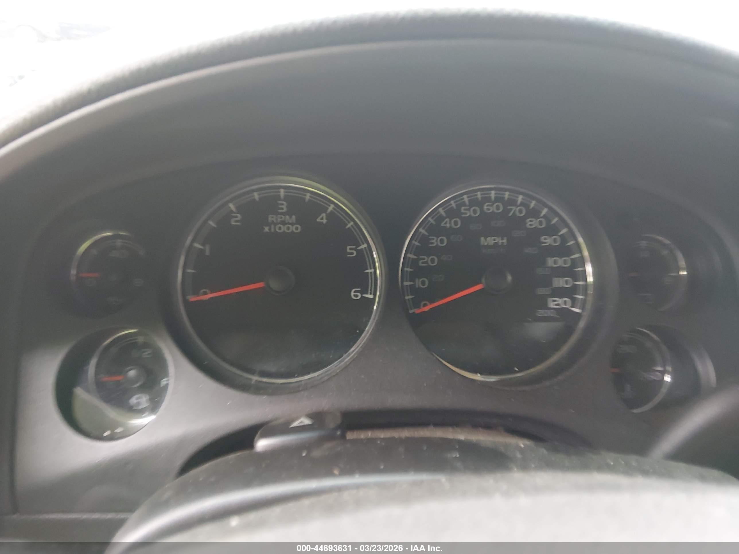 CHEVROLET SUBURBAN image 7