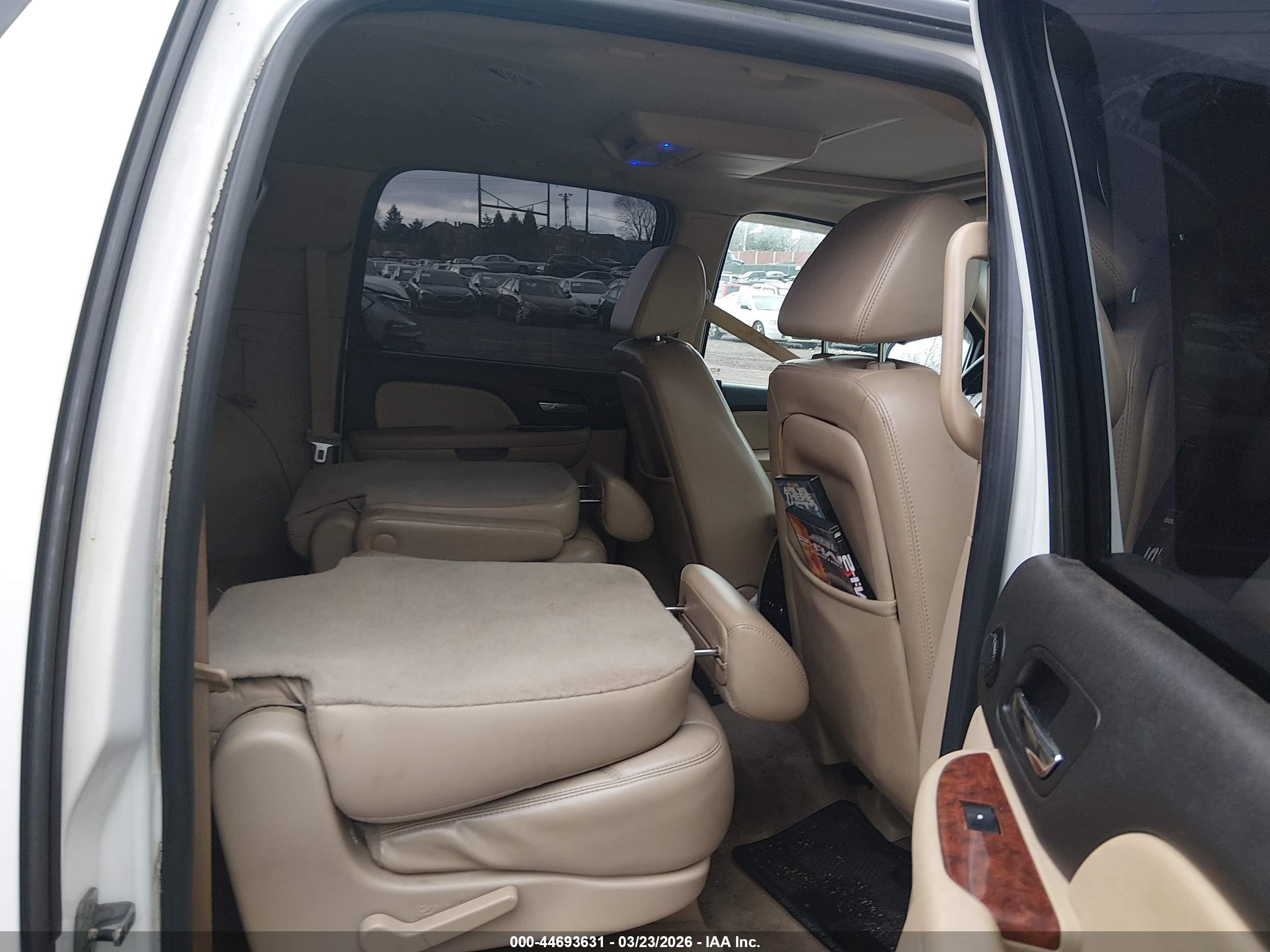 CHEVROLET SUBURBAN image 8