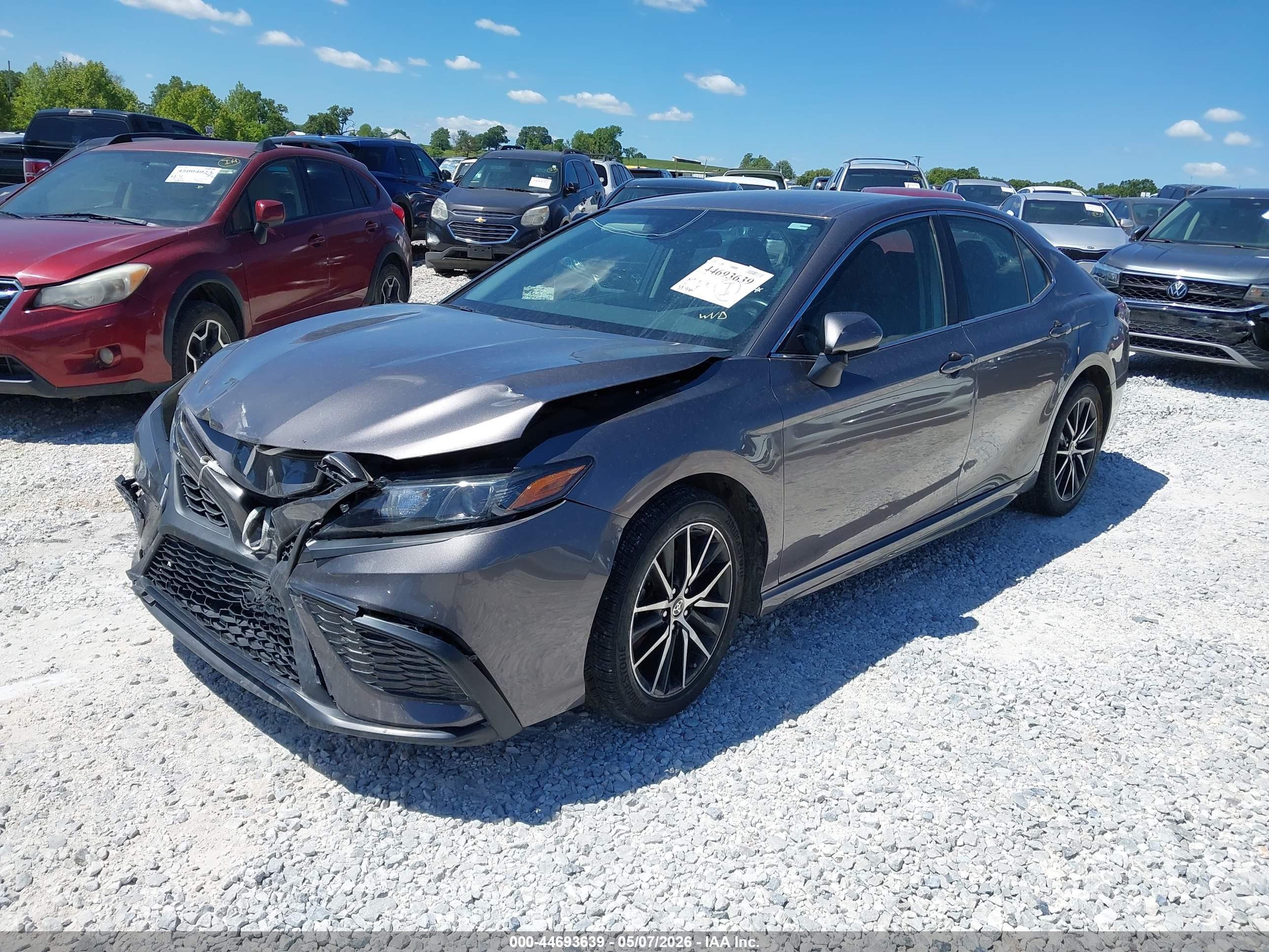 TOYOTA CAMRY image 2
