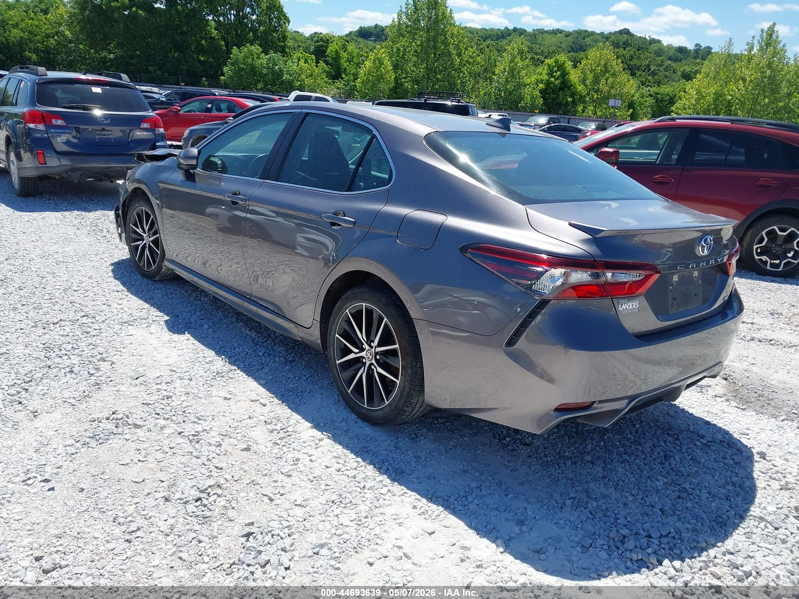 TOYOTA CAMRY image 3
