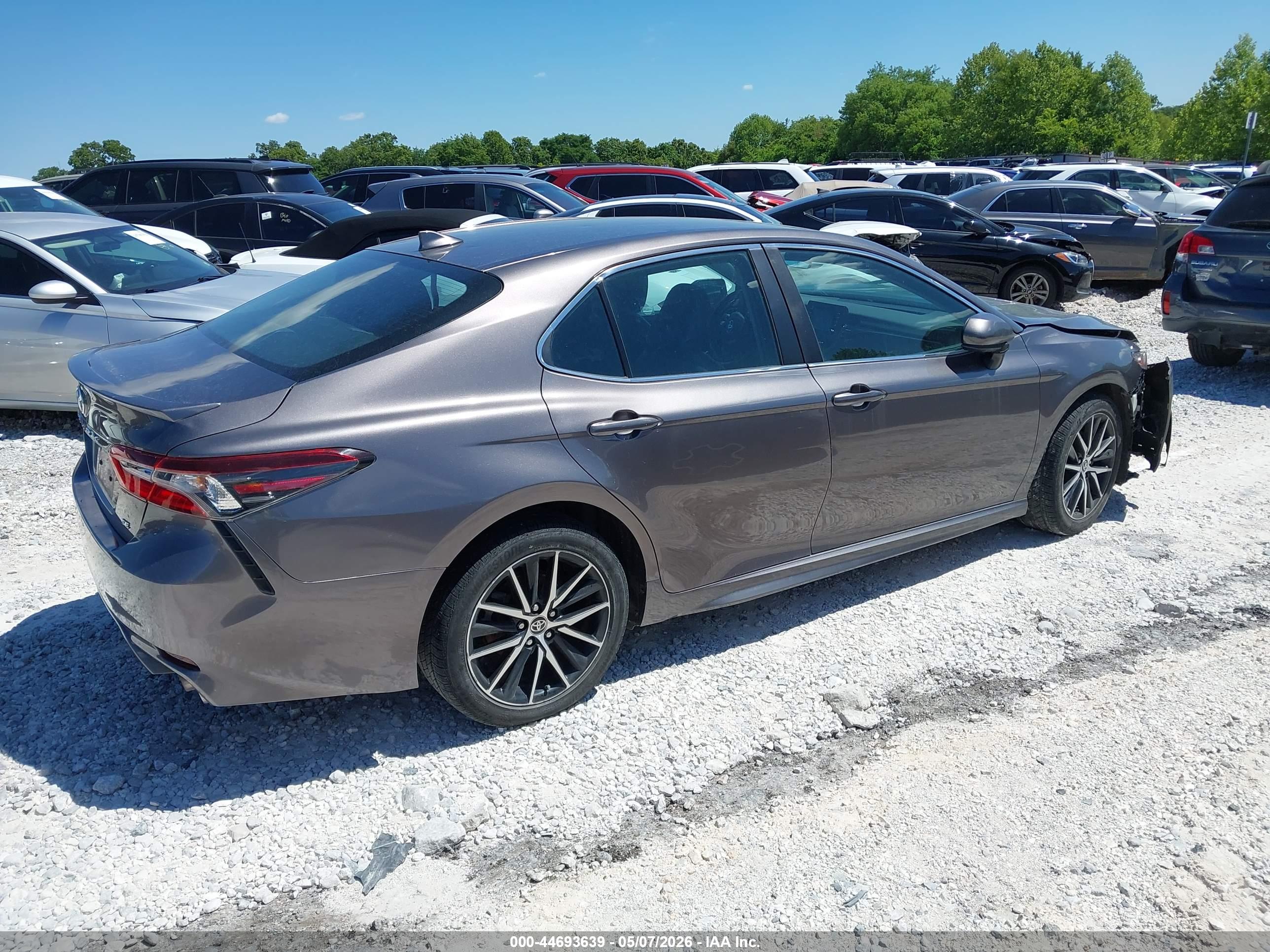 TOYOTA CAMRY image 4