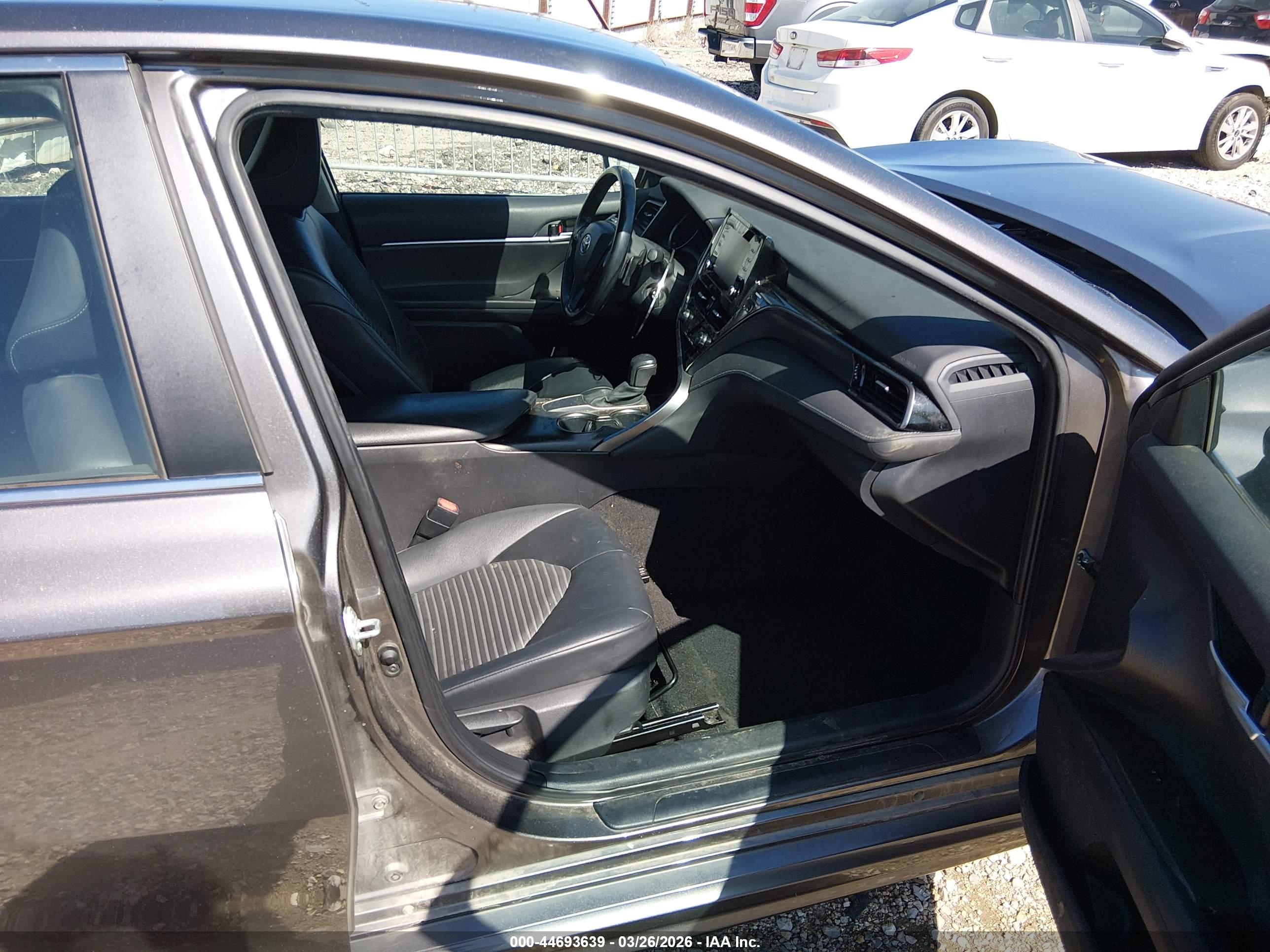 TOYOTA CAMRY image 5