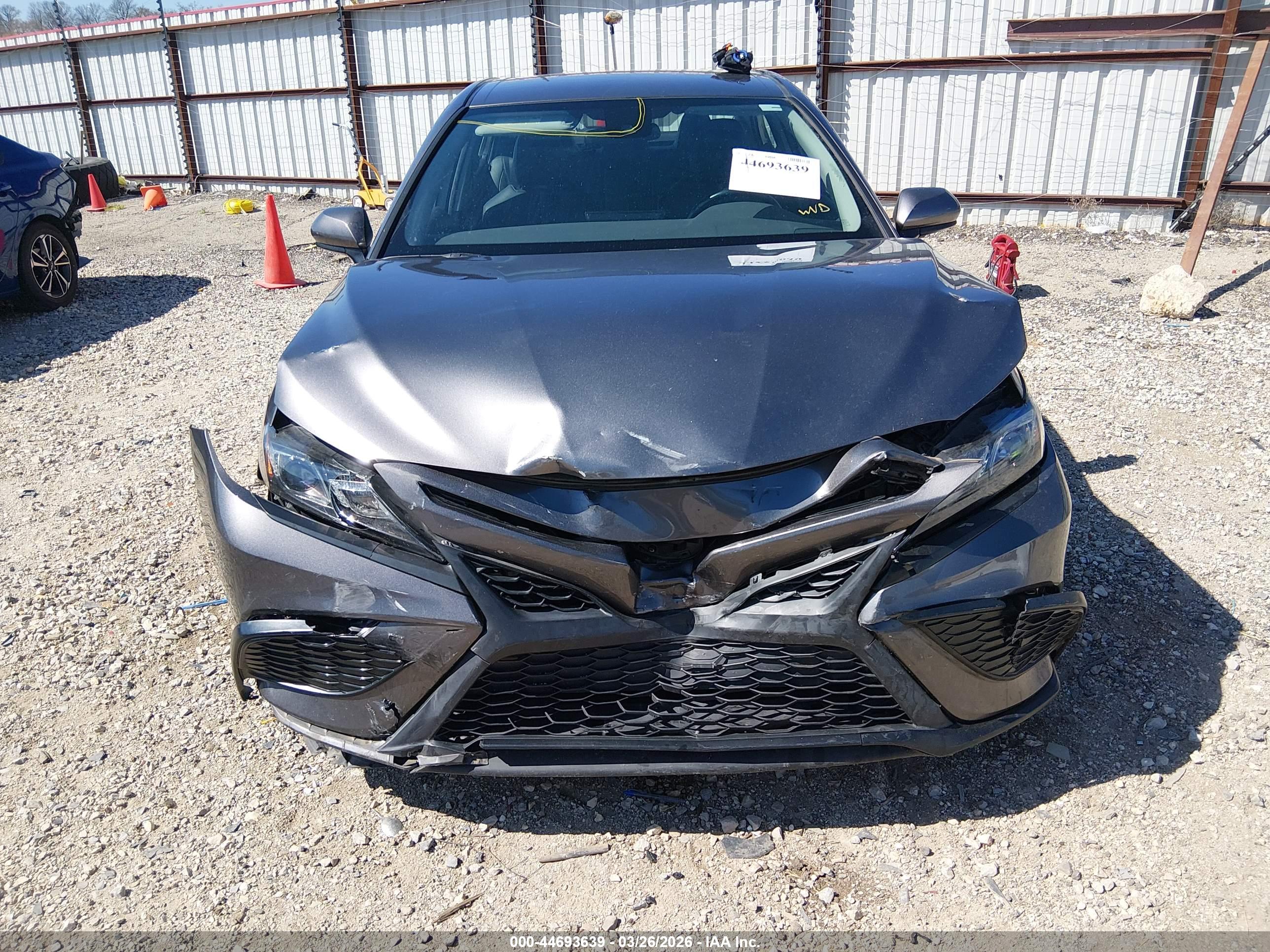 TOYOTA CAMRY image 6