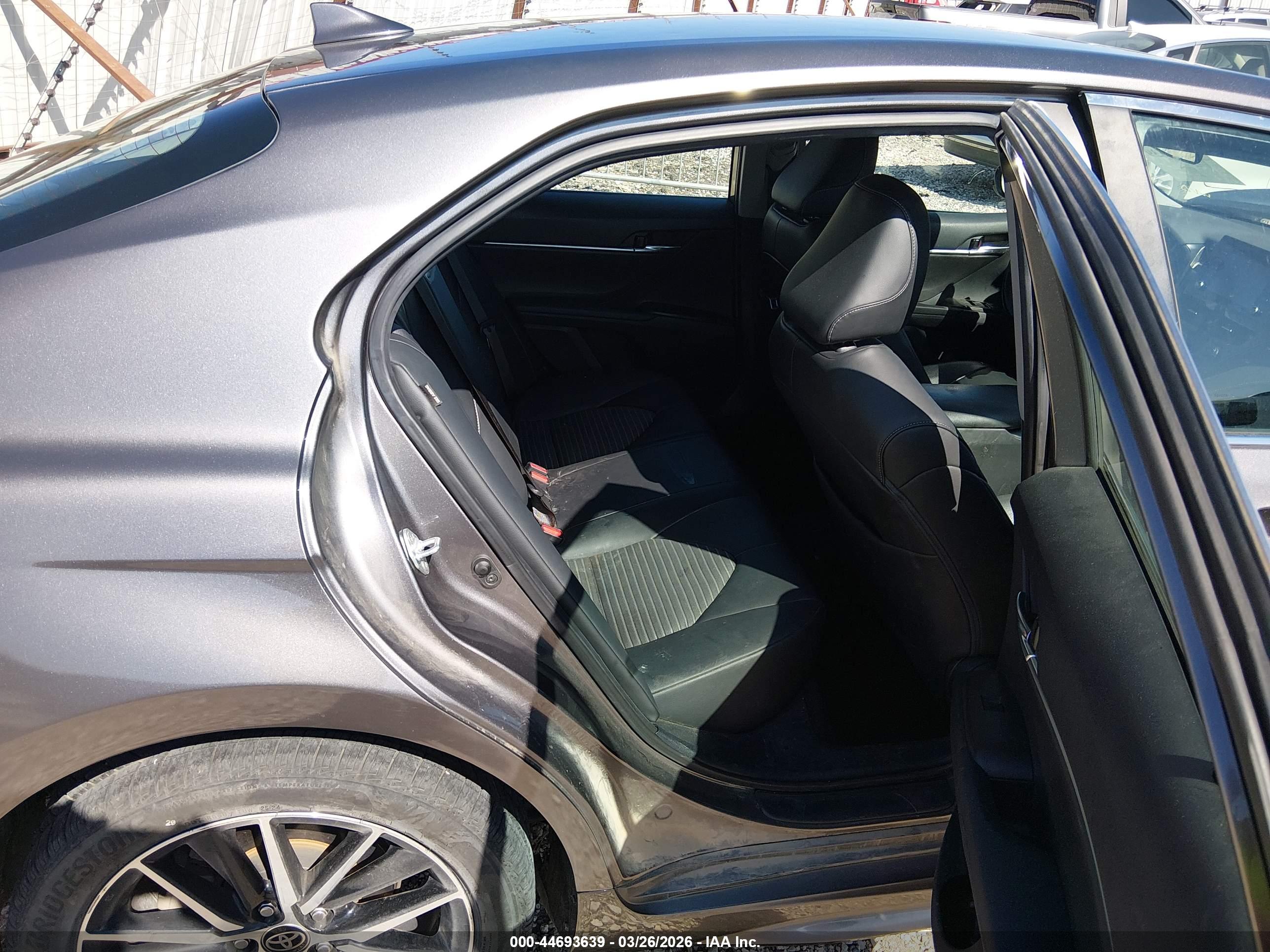 TOYOTA CAMRY image 8