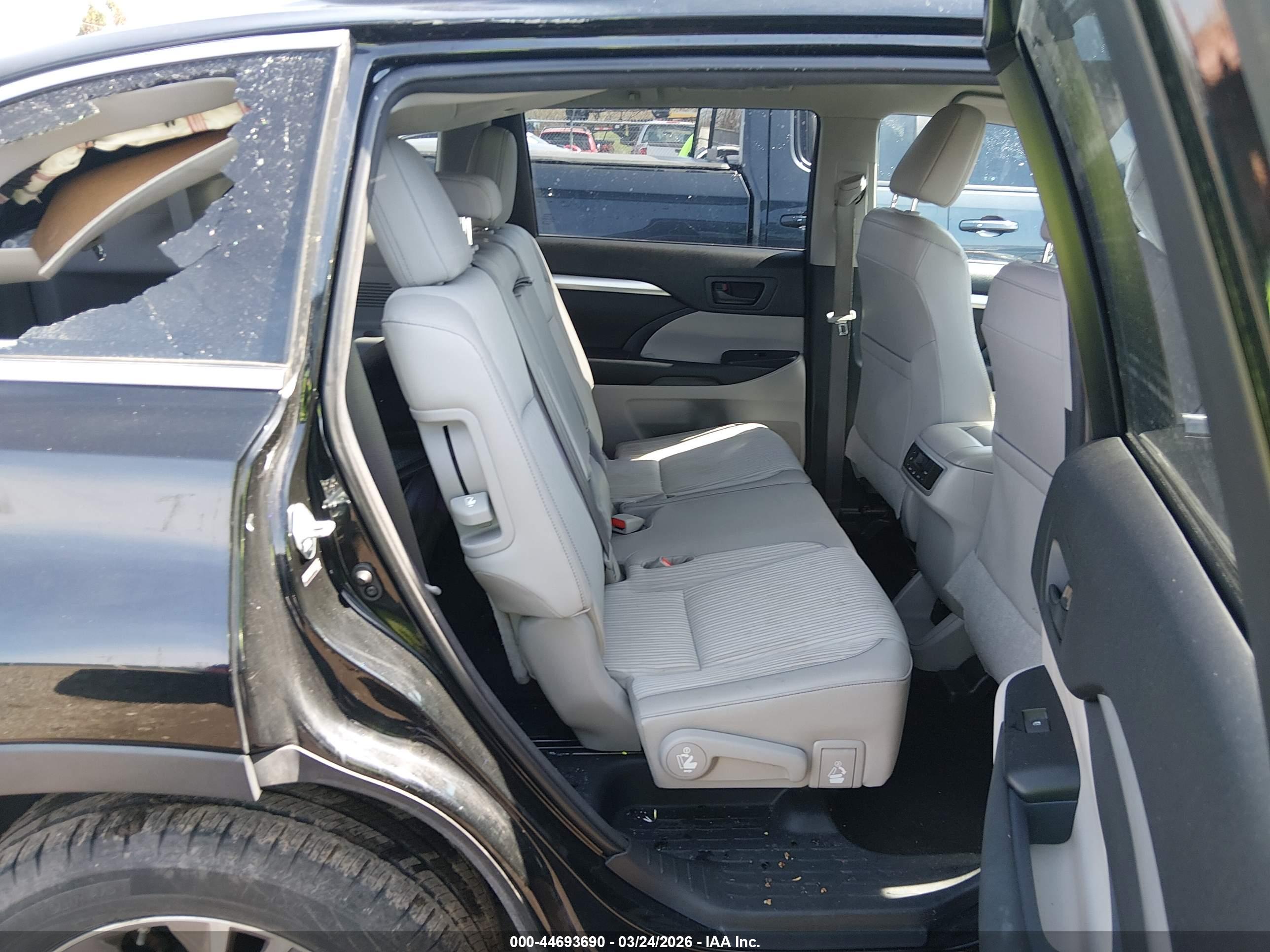 TOYOTA HIGHLANDER image 8