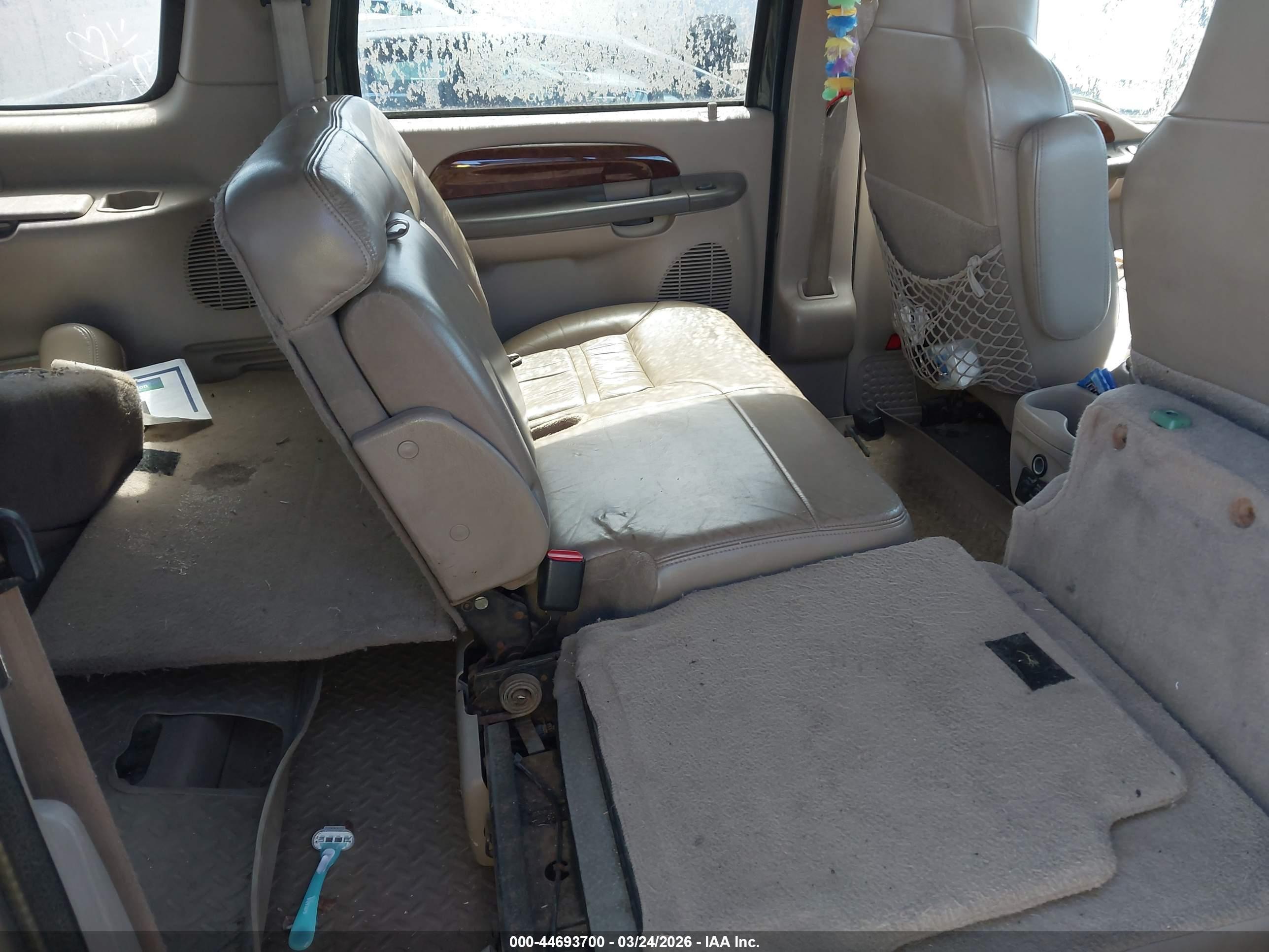 FORD EXCURSION image 8
