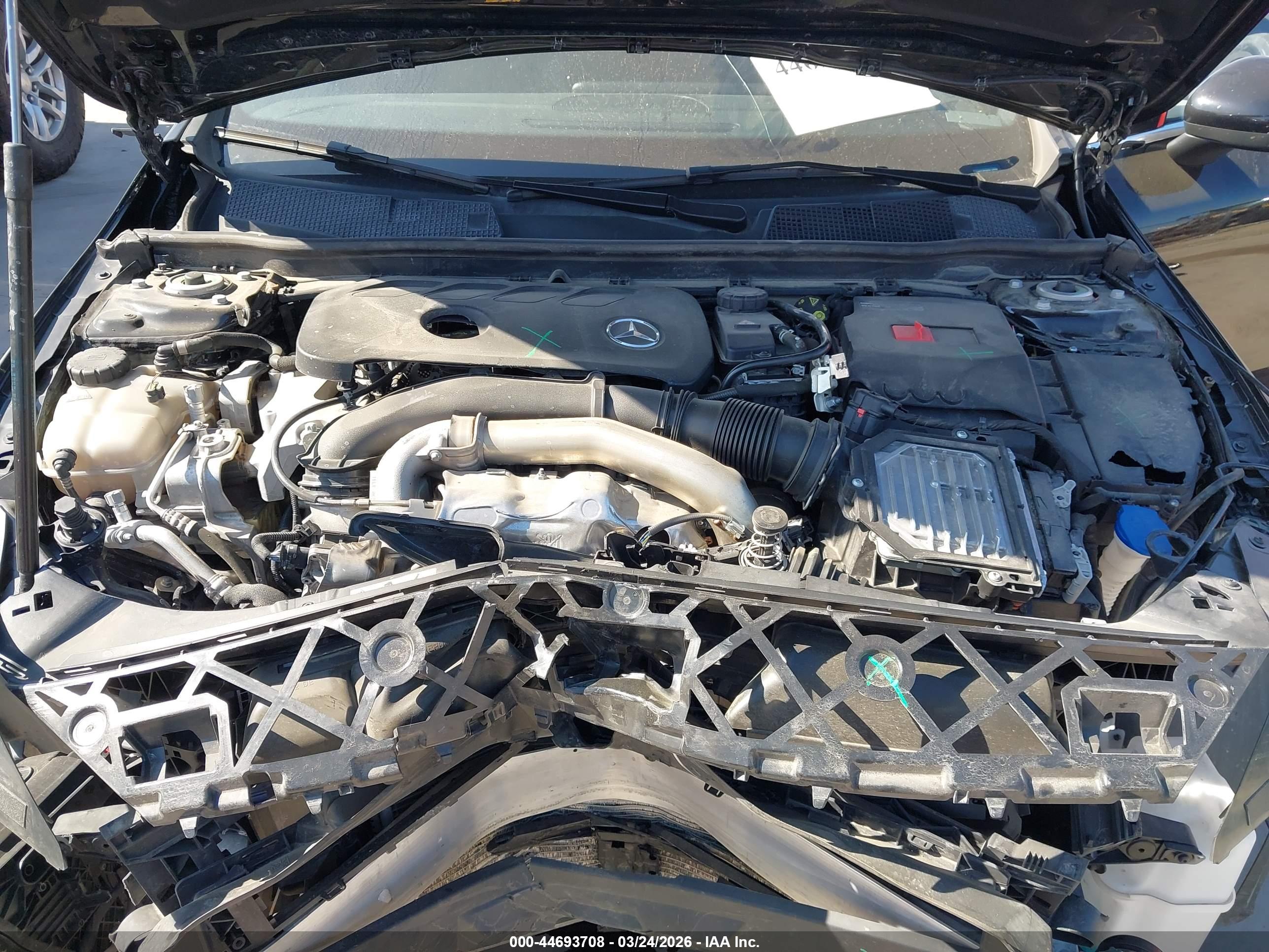 MERCEDES-BENZ CLA image 10