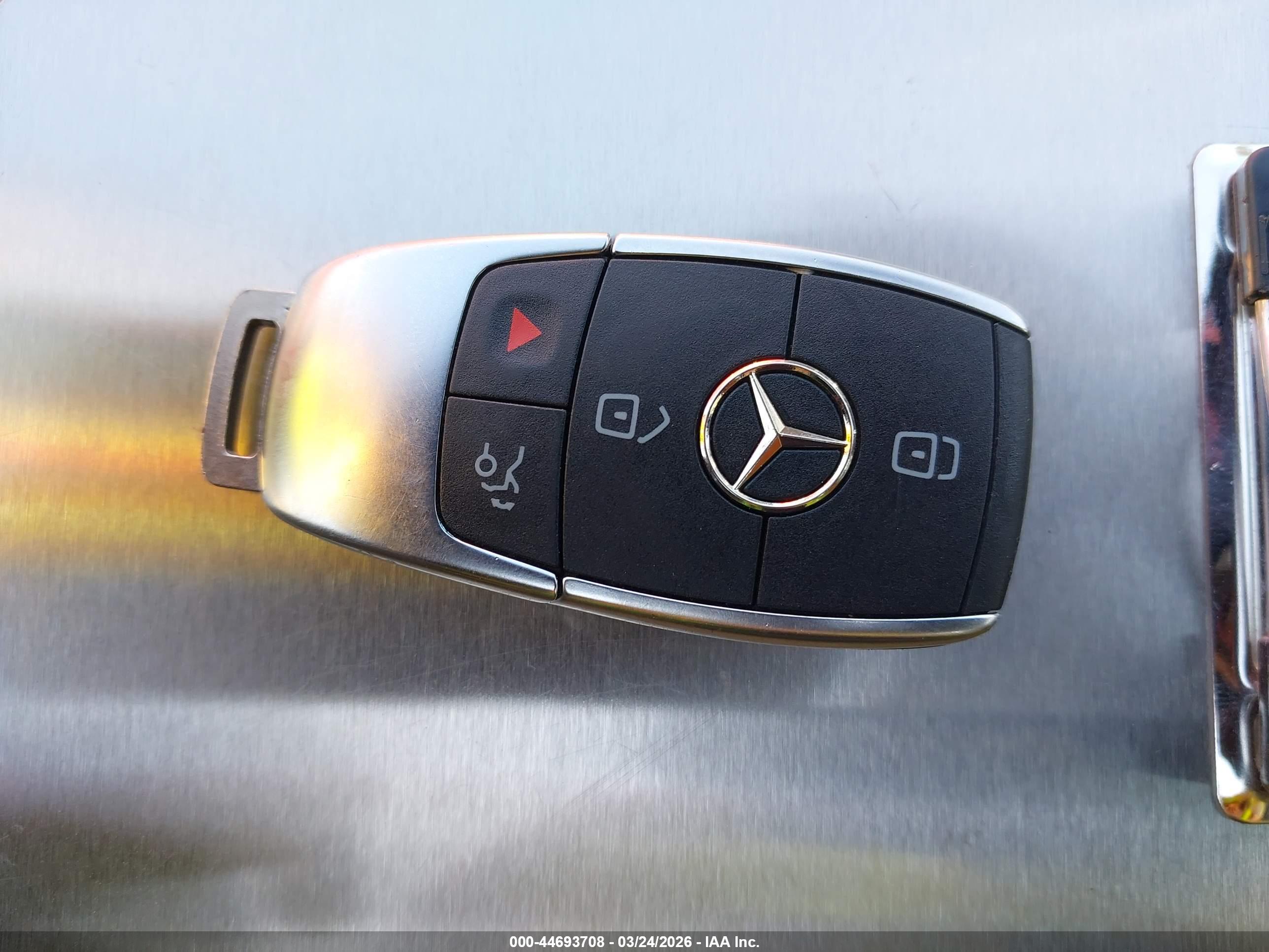 MERCEDES-BENZ CLA image 11