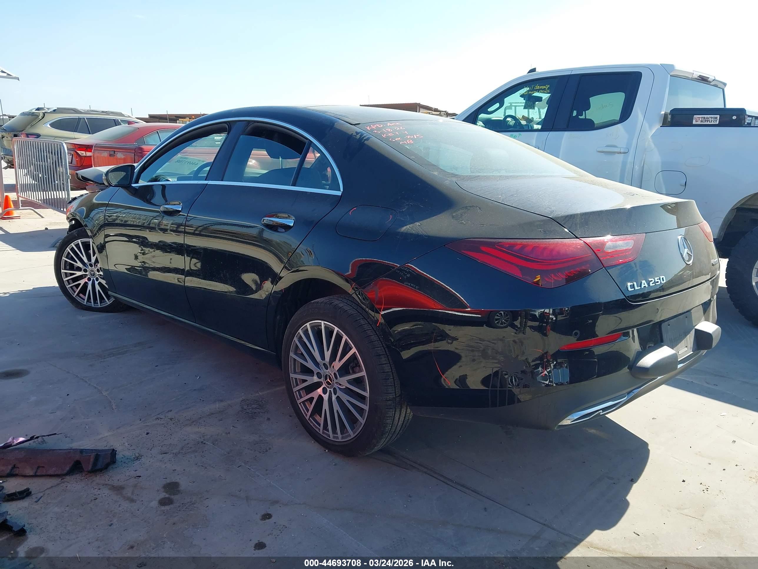 MERCEDES-BENZ CLA image 3