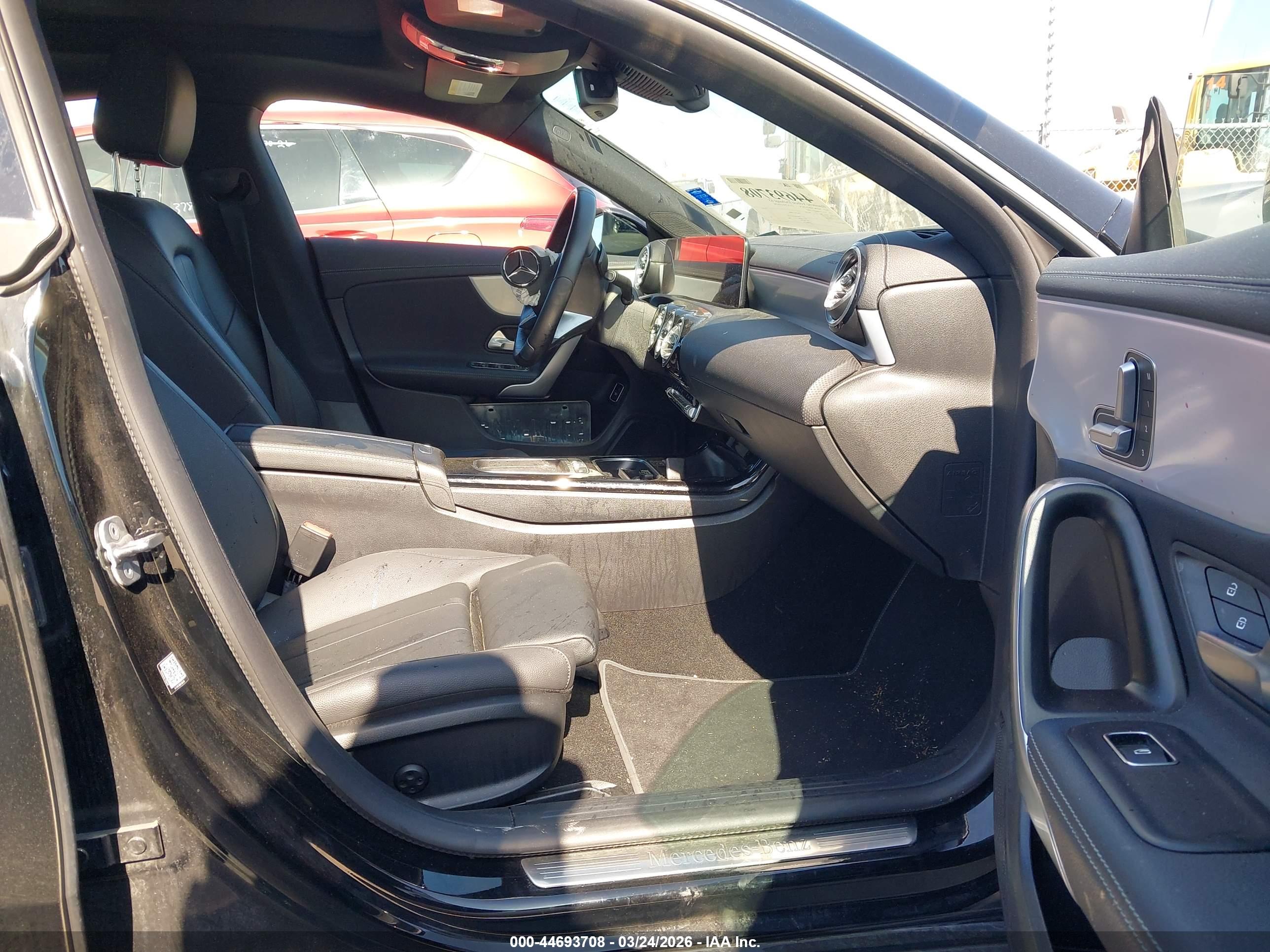 MERCEDES-BENZ CLA image 5