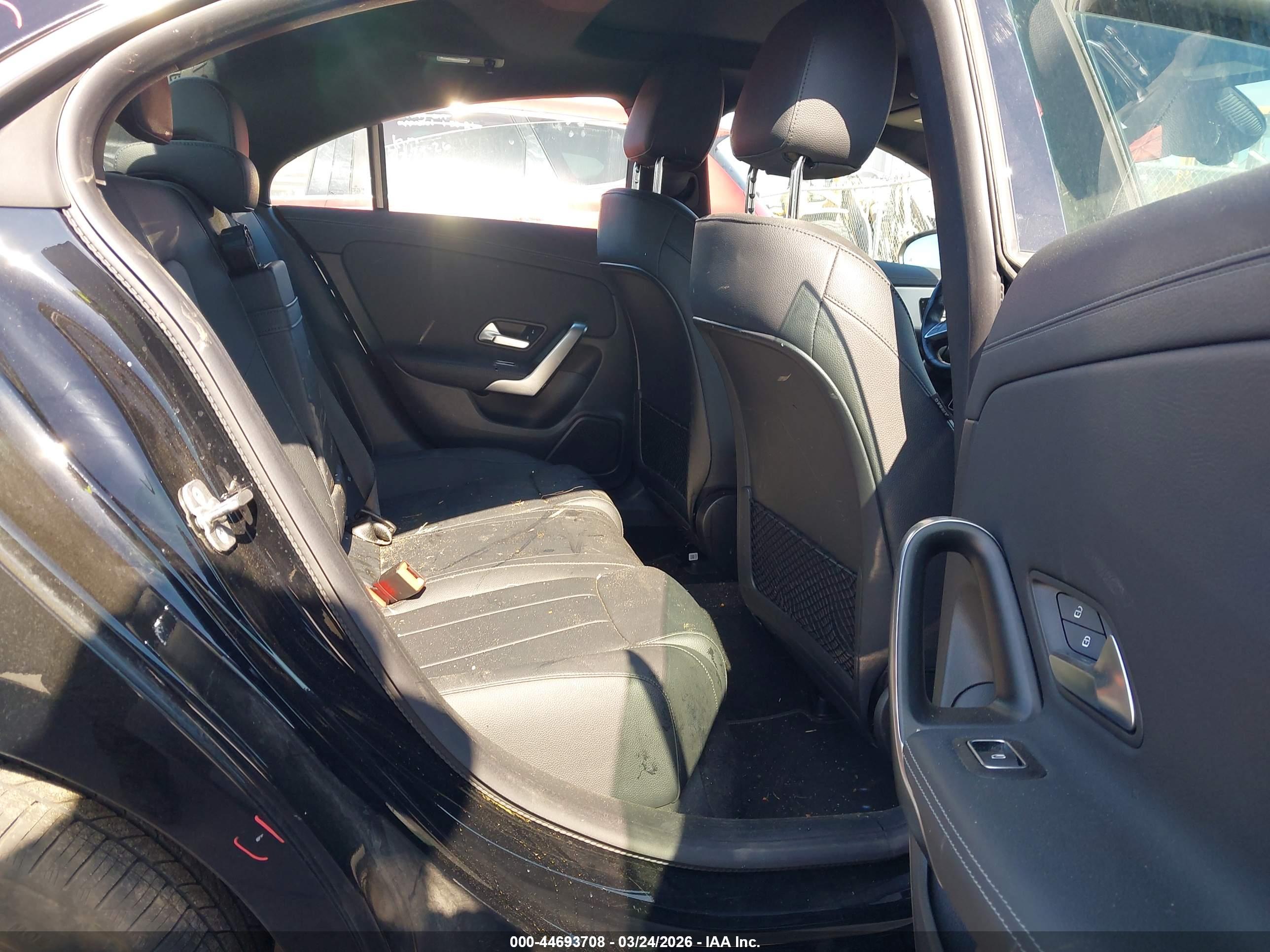 MERCEDES-BENZ CLA image 8